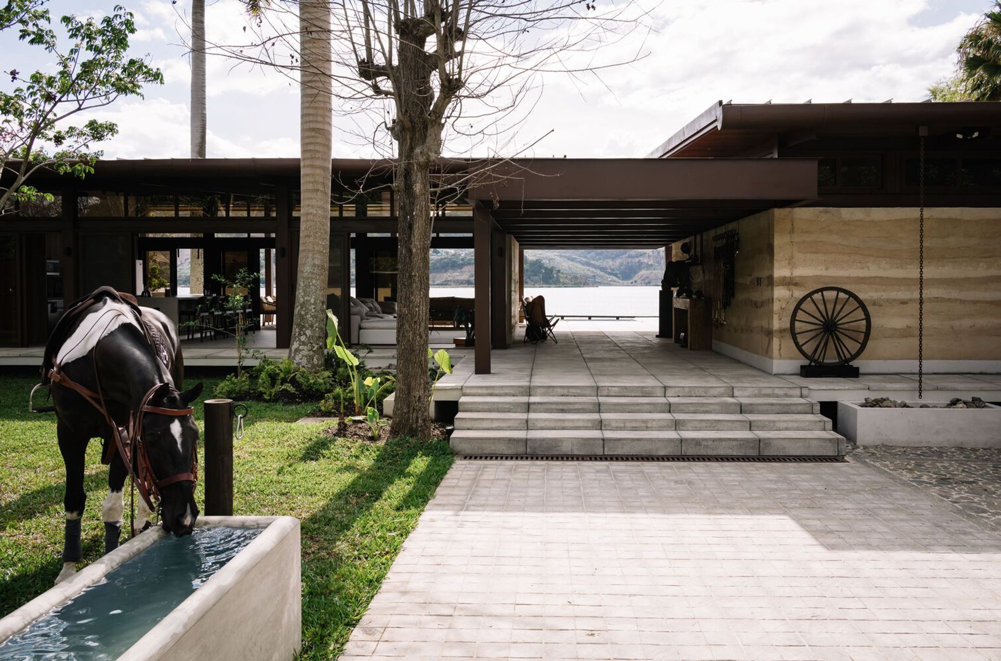 Discovering Luxury Lakefront Homes in Guatemala: A Spotlight on La Bocha House by YDR estudio + AR estudio