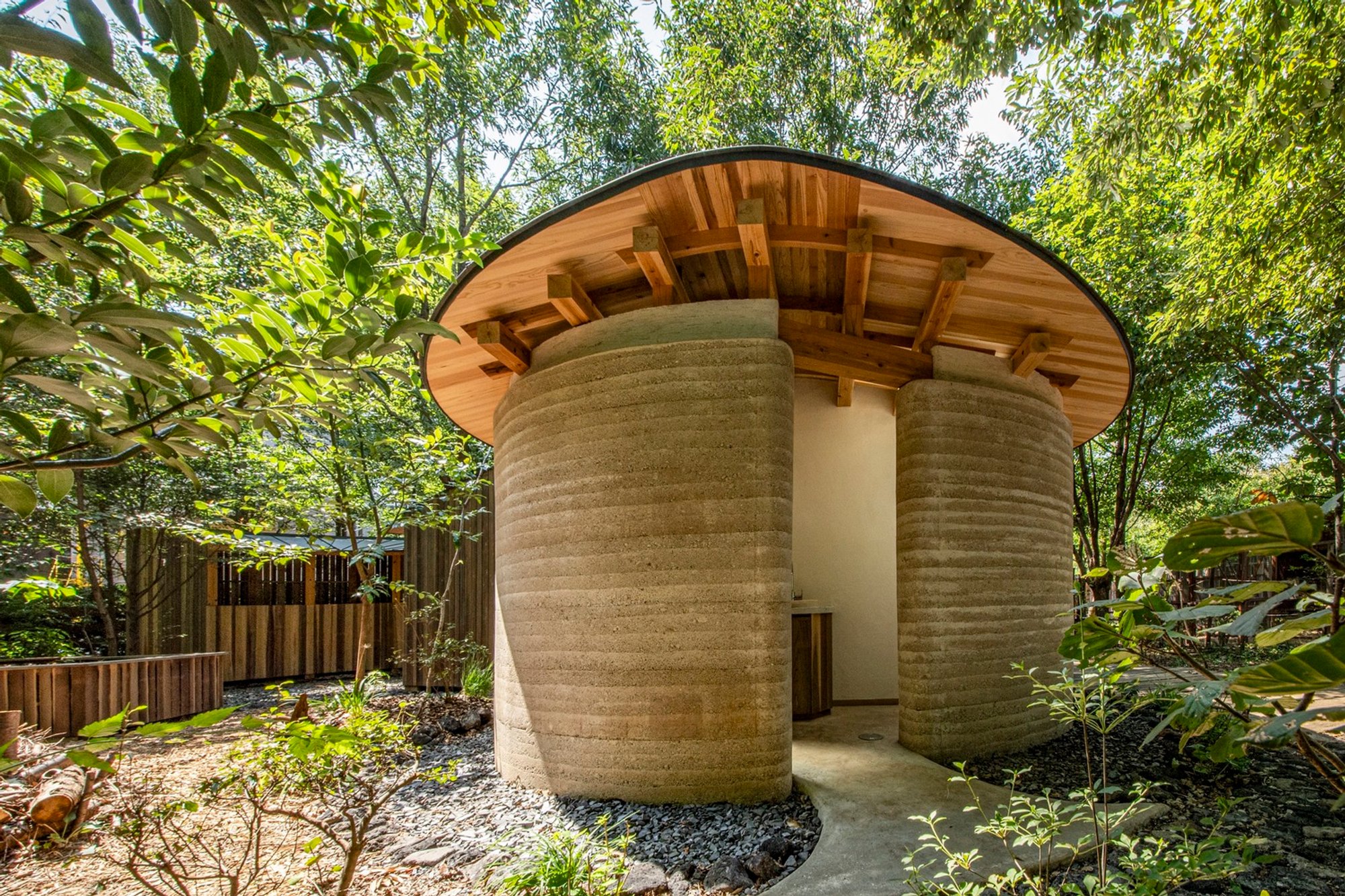 TOILETOWA W.C.: A Paradigm of Eco-Friendly Public Architecture
