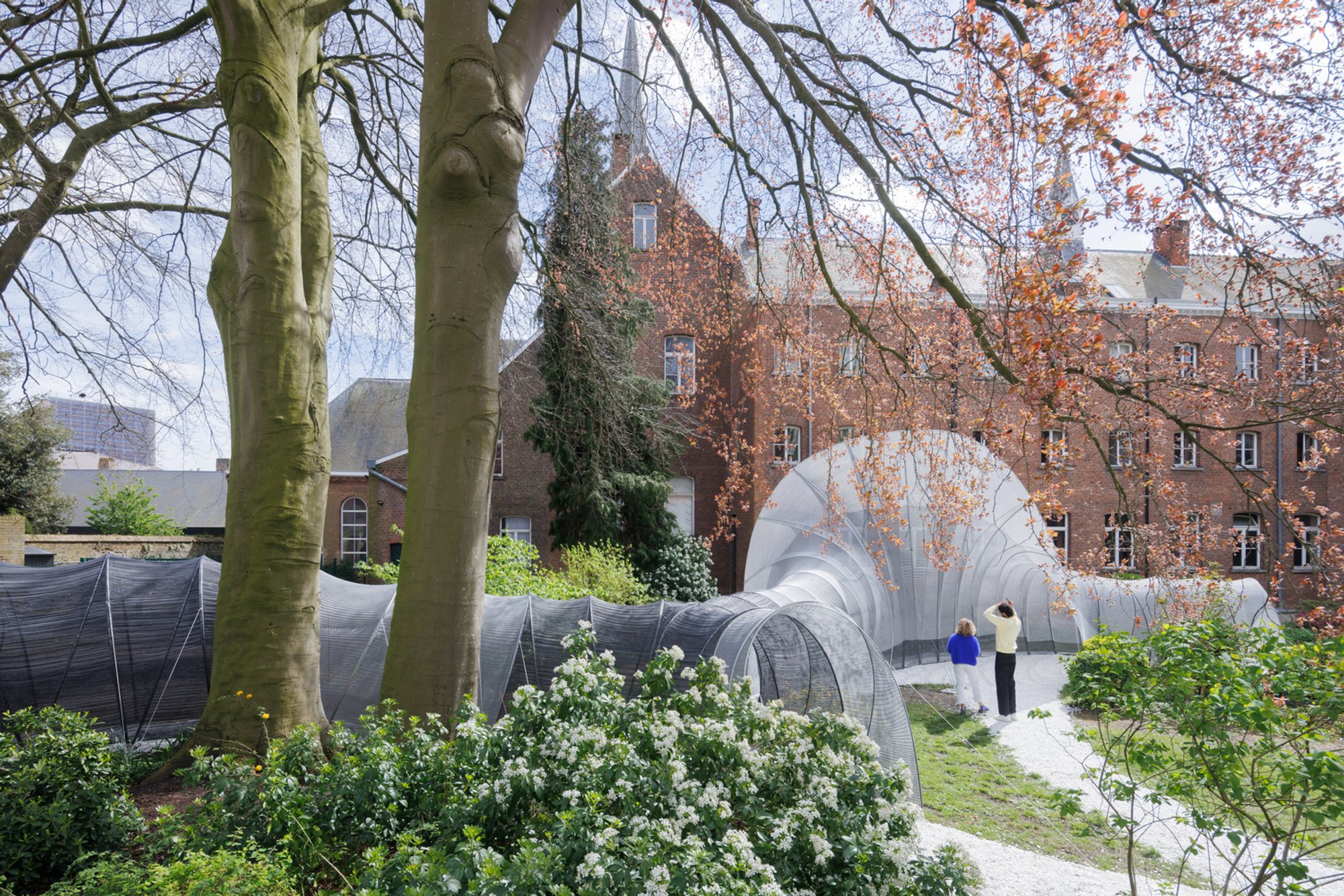 Modern Architectural Installations in Historic Settings: Common Thread / SO-IL