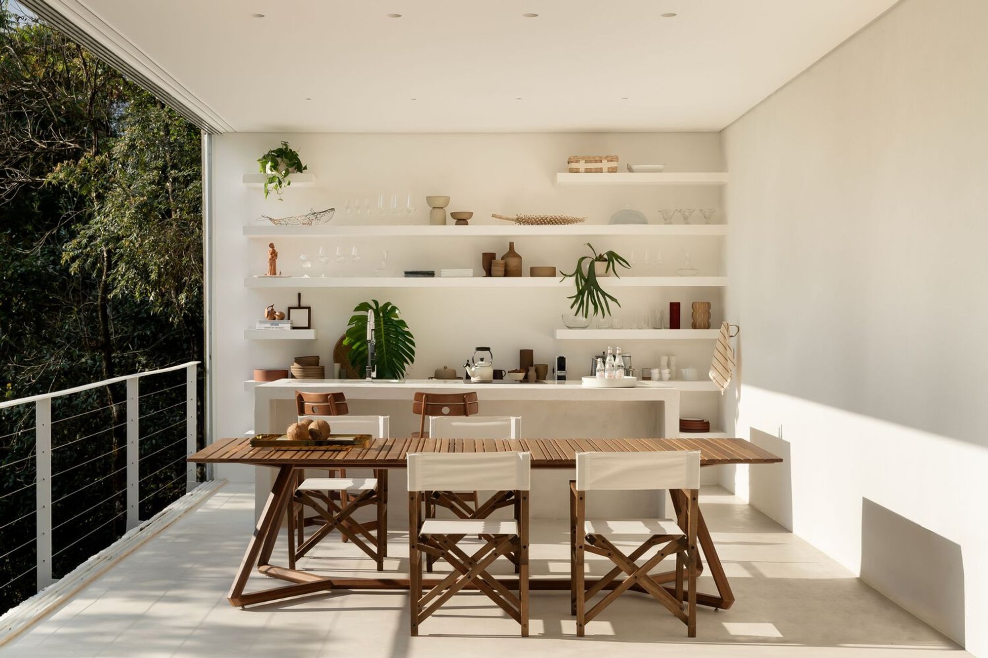 Embracing Contemporary Loft Design: The Branca House Extension by Piacesi Arquitetos Associados