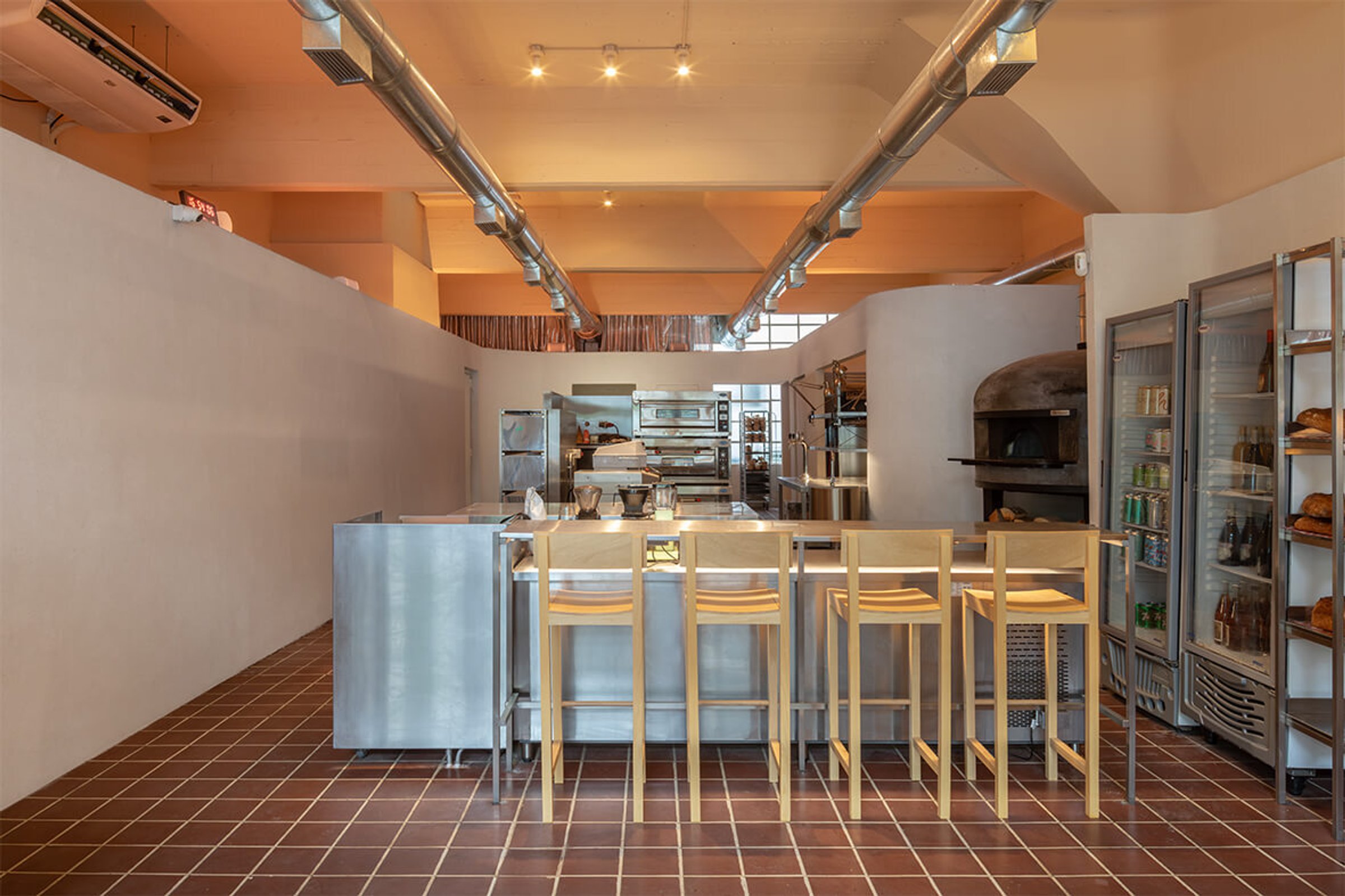 Fornole Pizza: Reinventing Space with Innovative Pizza Restaurant Design