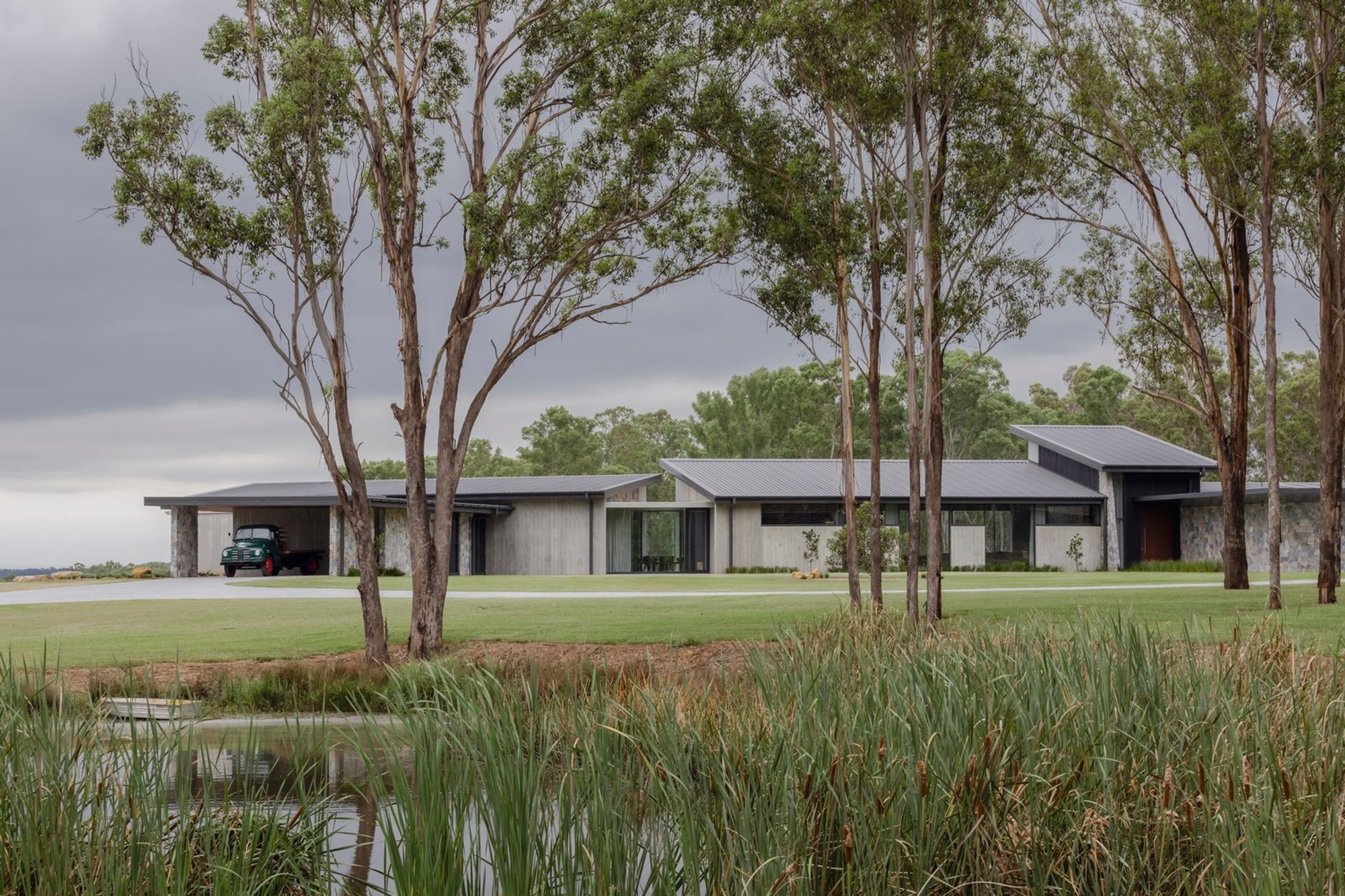 Modern Australian Architecture: A Closer Look at The Base House by J Mammone Architecture