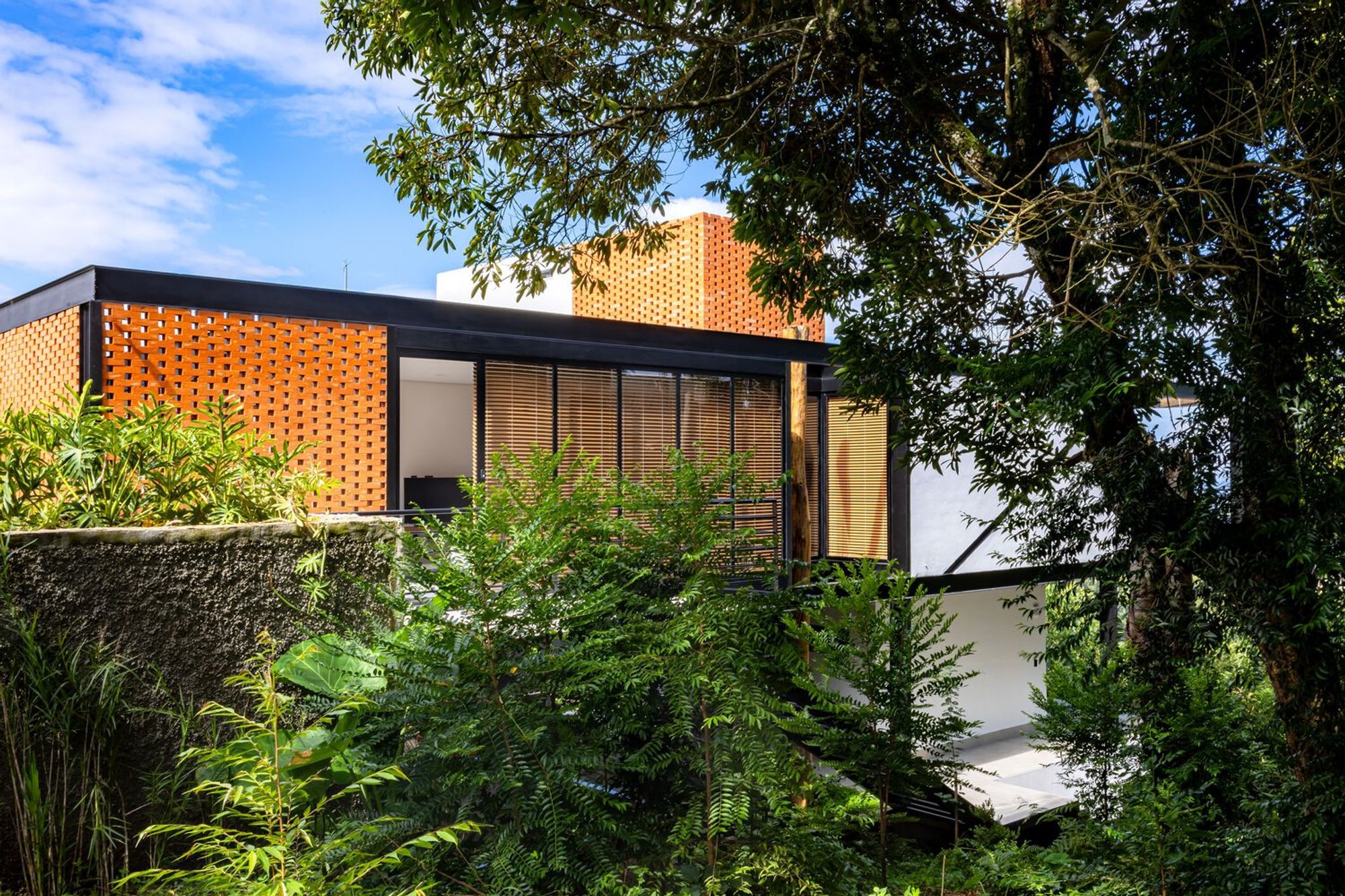 Modern Architecture Design in Brazil: A Case Study of Bosque House by Nó Arquitetura