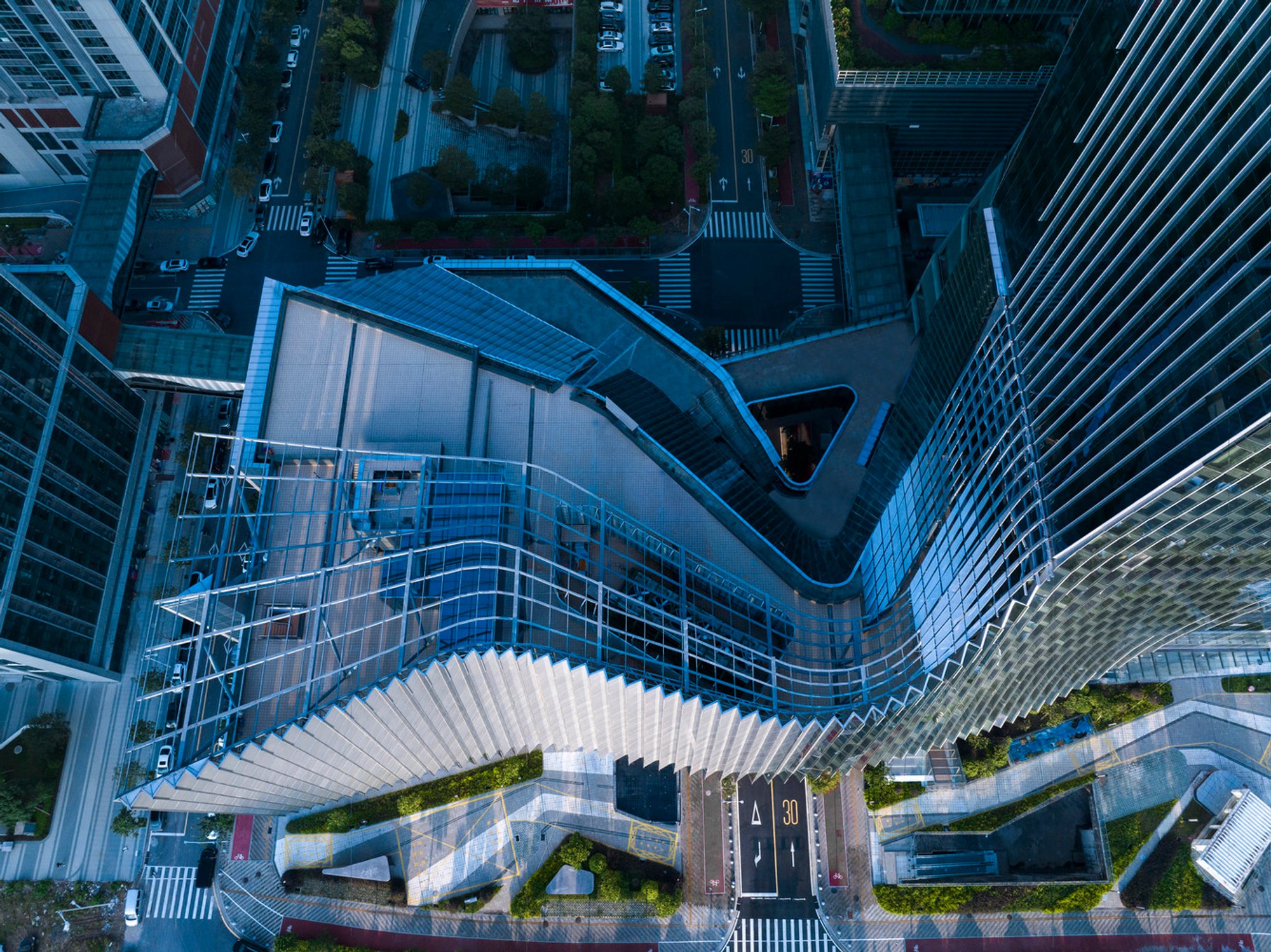 Pioneering Urban Architecture: Sustainable Skyscraper Design at Foshan Entrepreneur Building