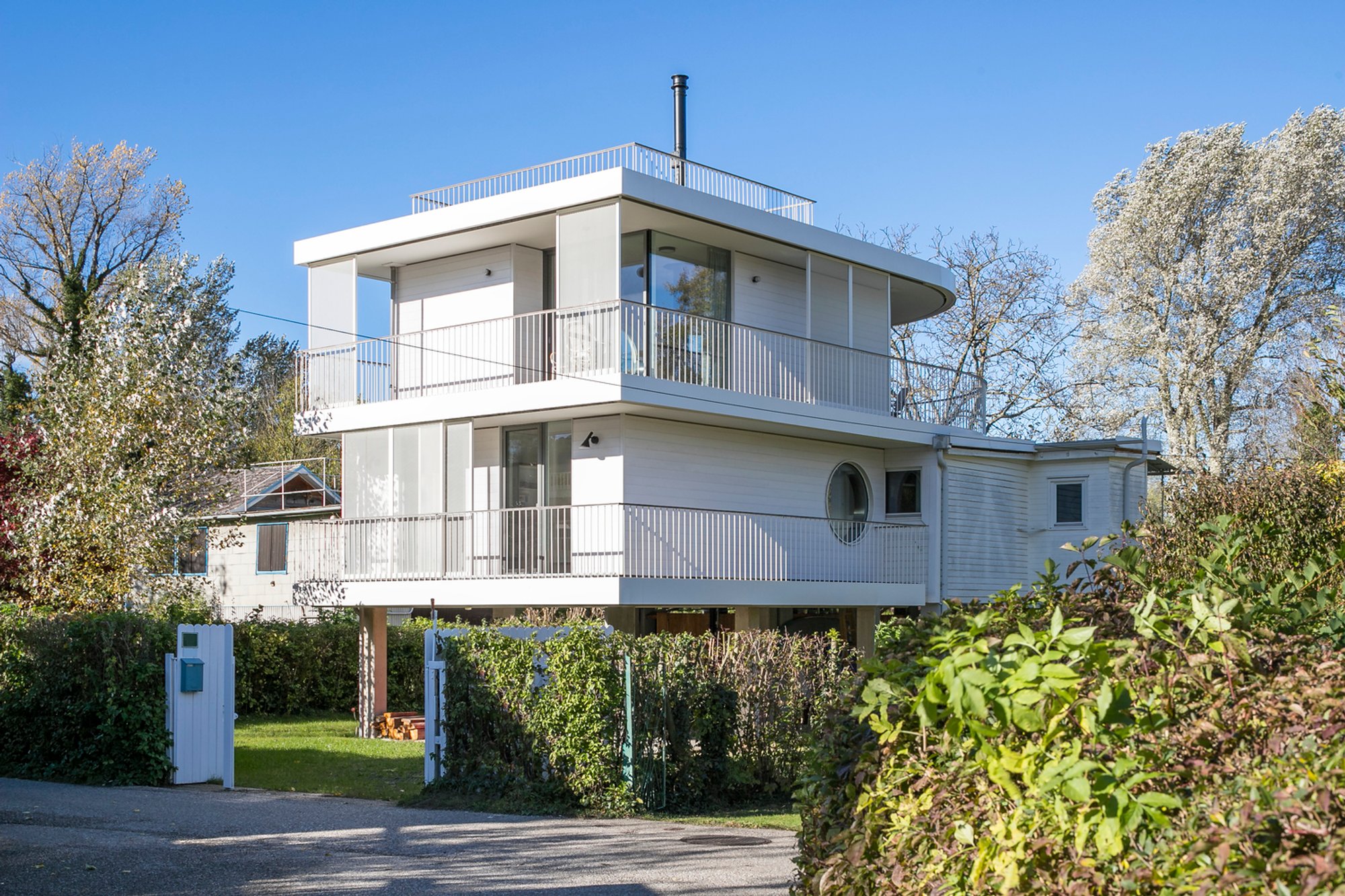 Creative Riverfront Architecture: Exploring Pirate's Yacht by Backraum Architektur