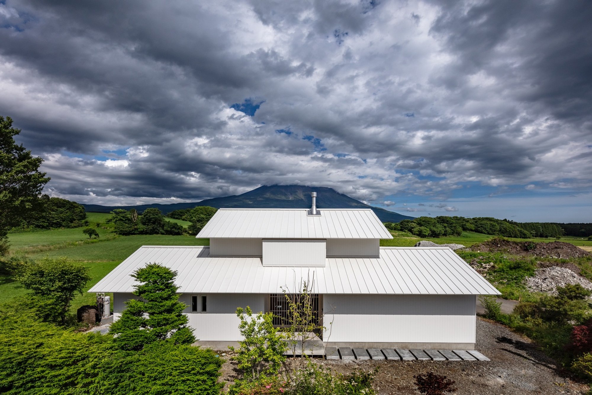 Integrated Natural Architecture in Japan: The House in Asagiri Kogen