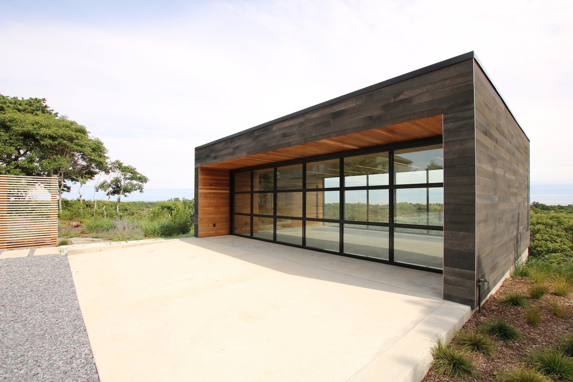 Luxury Guest House Design in Amagansett by Resolution: 4 Architecture