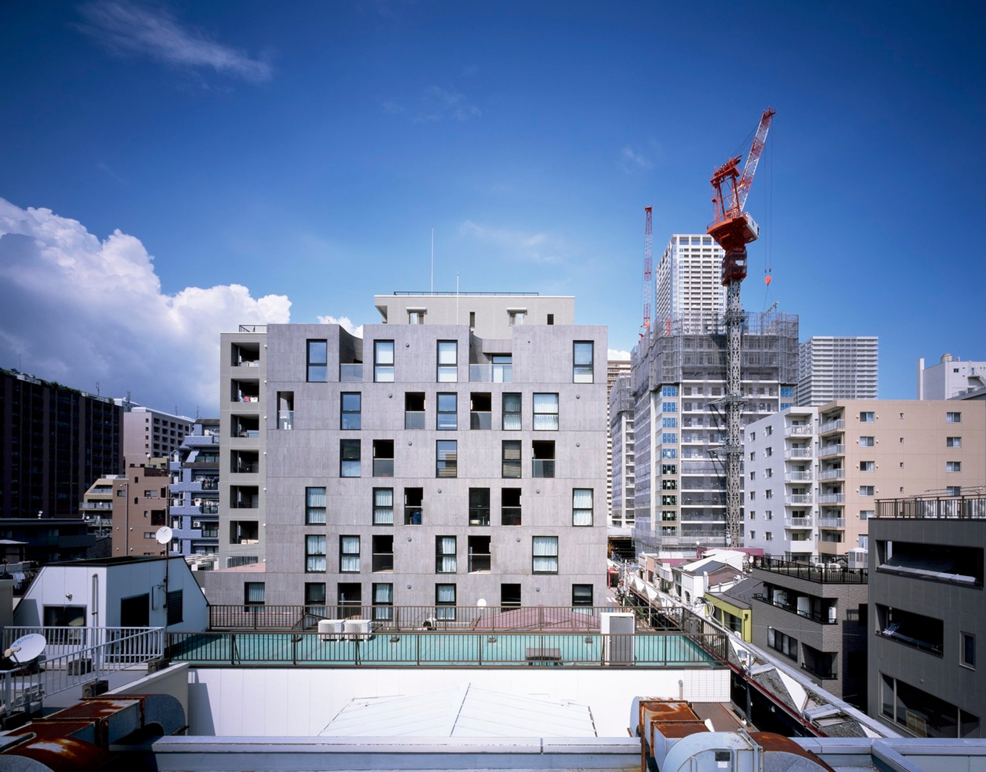 Modern Apartment Architecture in Japan: Exploring Corte Apartment Complex by Hiroyuki Ito Architects