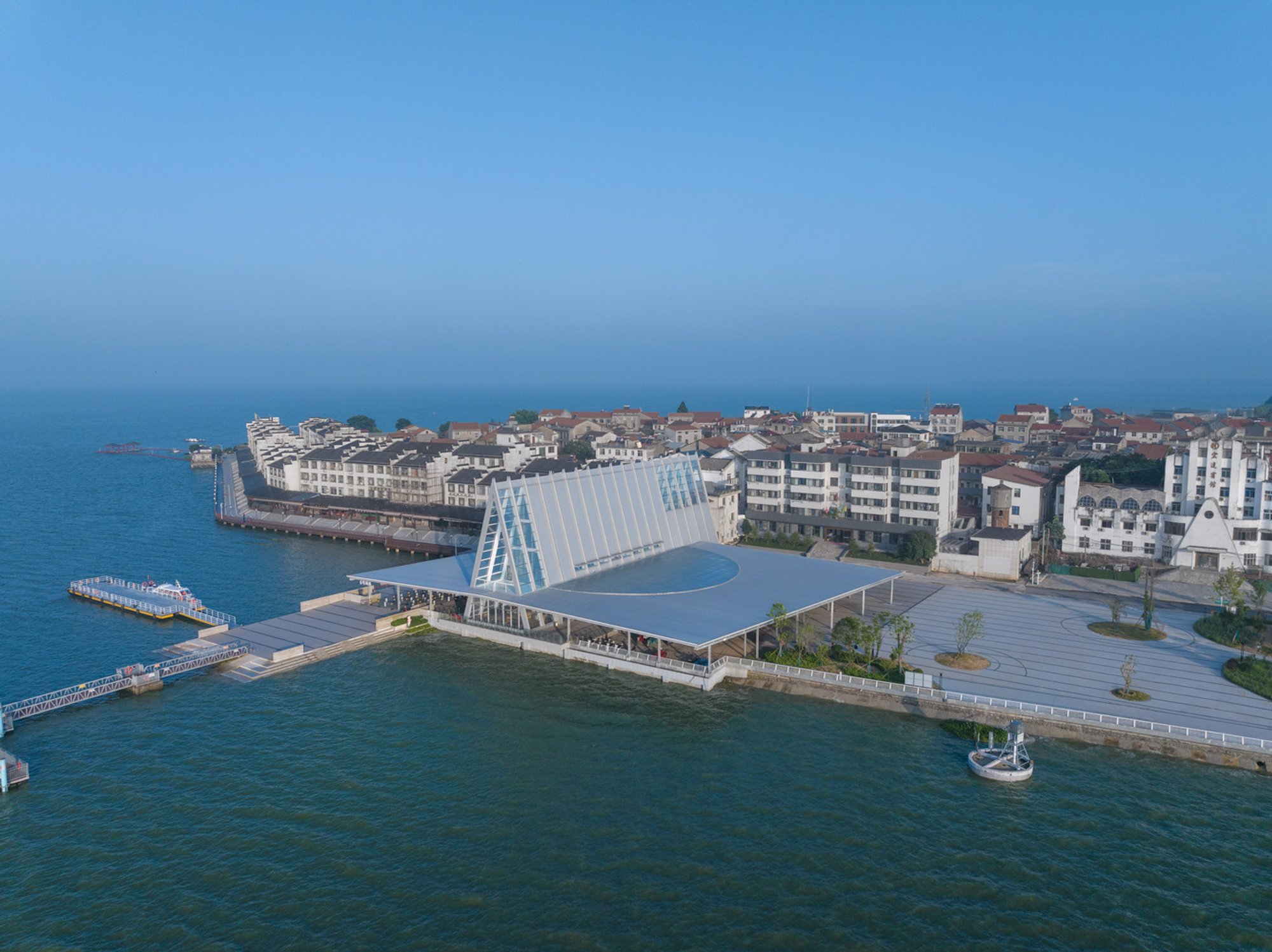 Exploring the Architectural Design of Waterfront Visitor Centers: A Case Study of Liangzi Island Off-island Pier by UAO Design