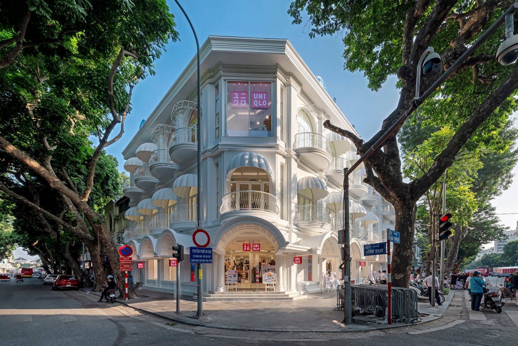 Adaptive Reuse Architecture in Hanoi: Uniqlo Flagship Store by RED DESIGN GROUP - VIETNAM