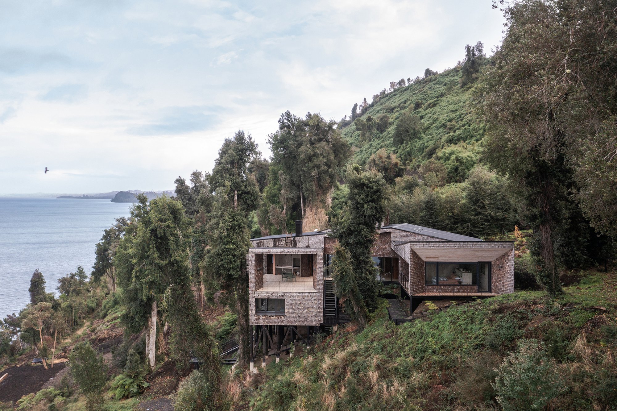 Sustainable Architecture in Chile: MM House by Benjamin Goñi Arquitectos + Claro + Westendarp Arquitectos