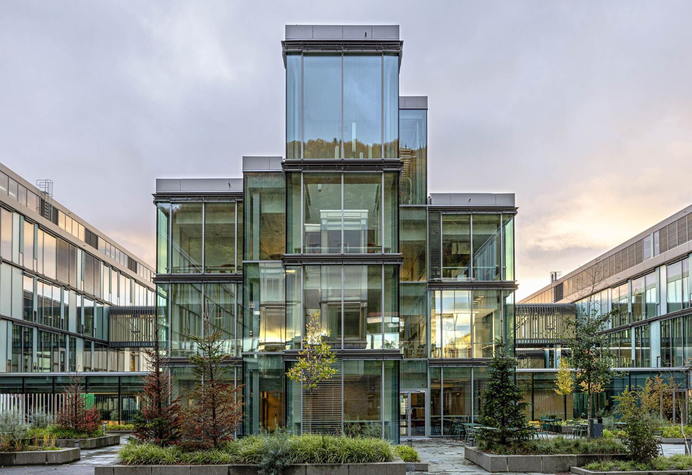 Sustainable Hospital Design in Norway: A Closer Look at Glasblokkene Haukeland Hospital