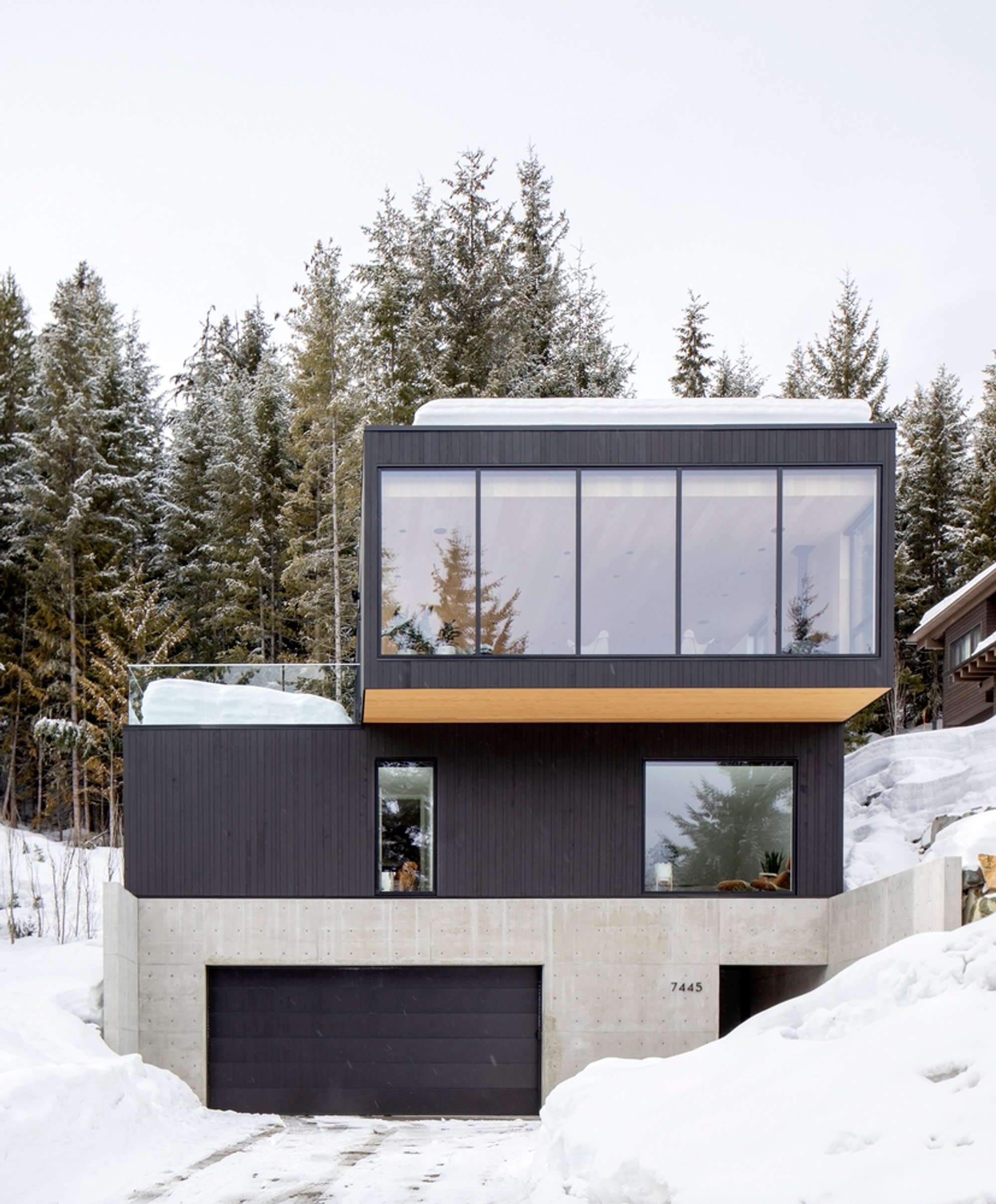 Discover Luxury Mountain Homes: Whistler Treetop House by Evoke International Design