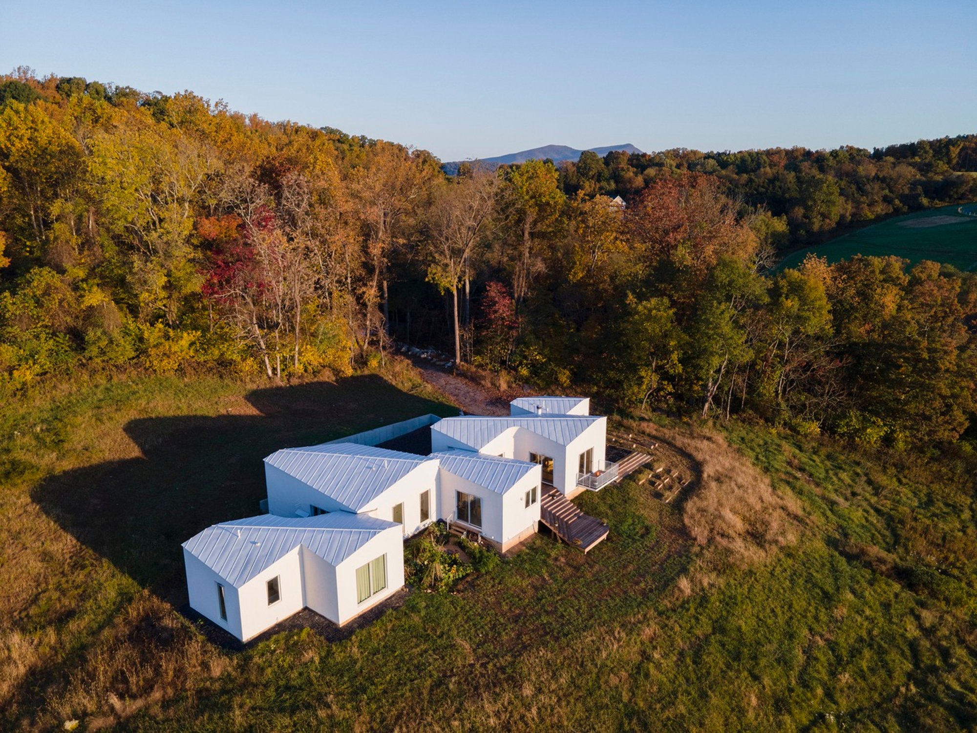 Eco-Friendly Writer's Retreat Architecture: Unveiling the Shenandoah Retreat