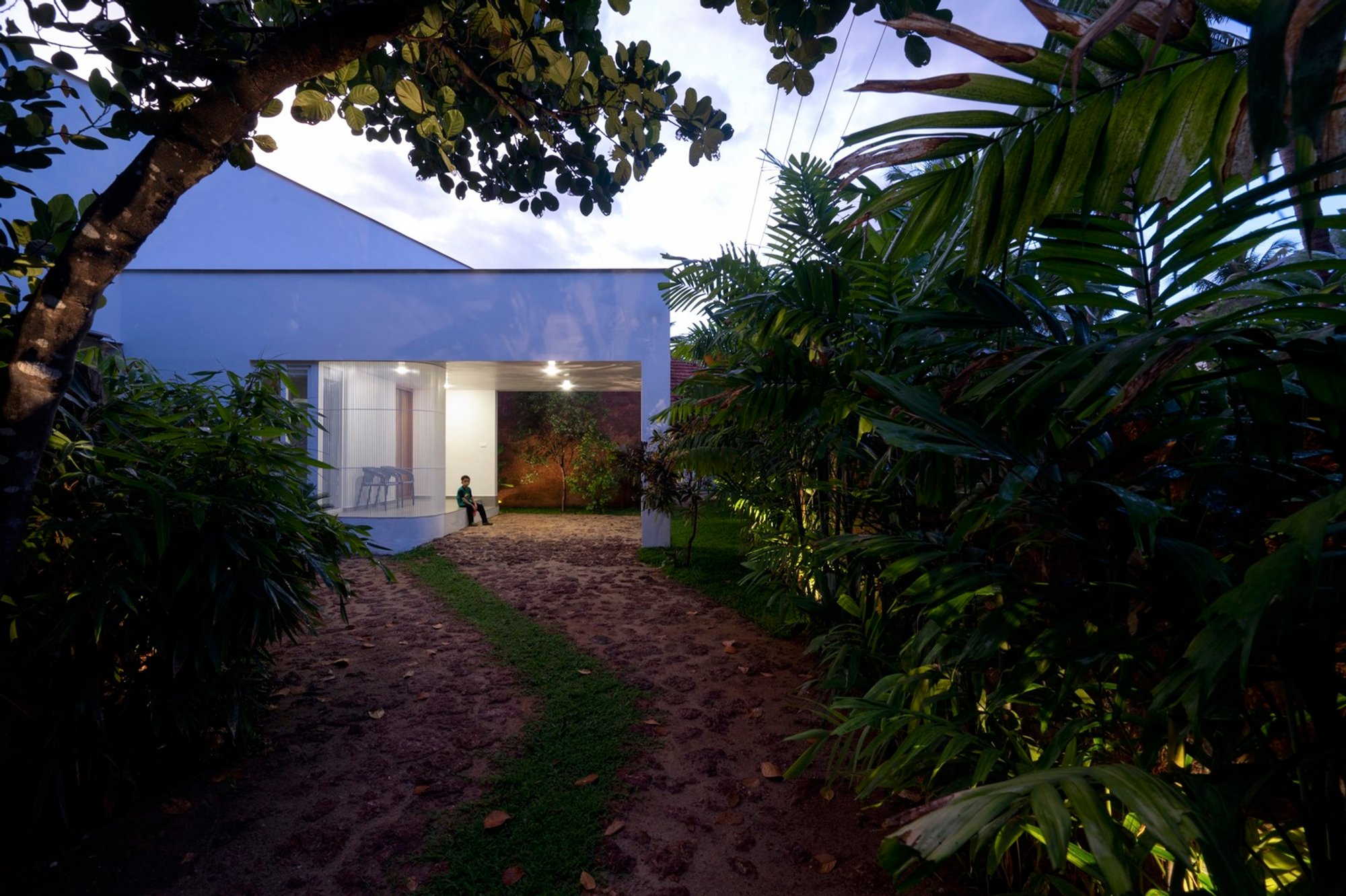 Modern Backyard House Design: Innovative Architecture by 3dor Concepts