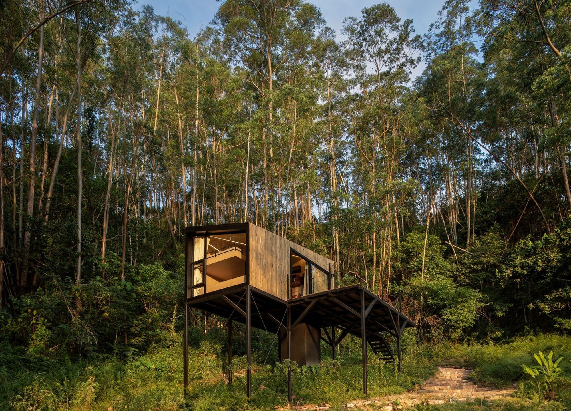 Sustainable Cabin Design in Brazil: Unveiling the Altar Ninho Cabin by Natureza Urbana