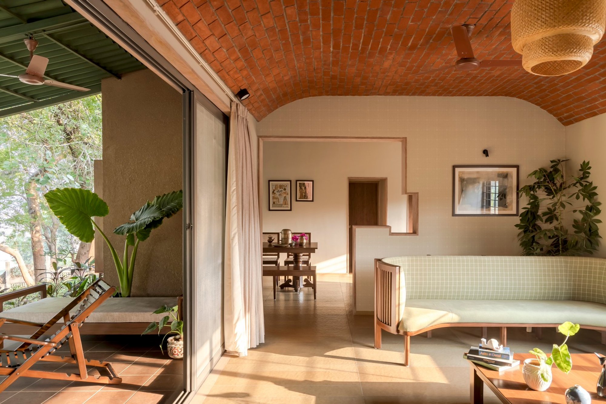 Sustainable Farmhouse Design: Embracing Nature at the Courtyard House by the Water