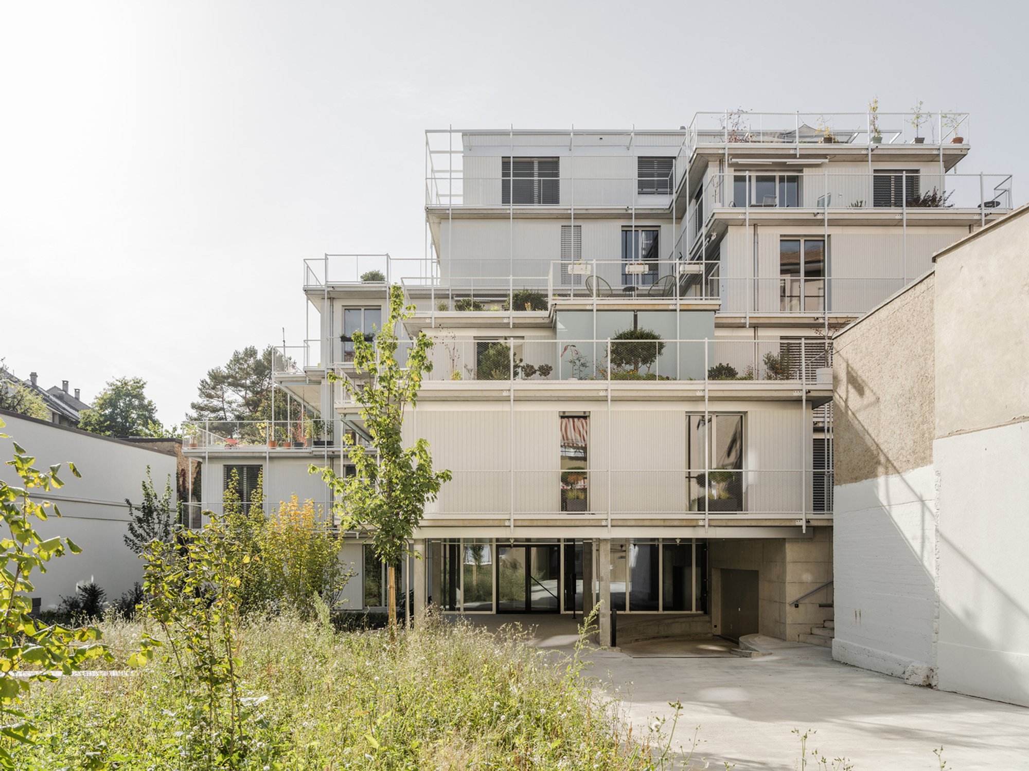 Exploring Innovative Urban Apartment Architecture: The Landskronhof Apartments by HHF Architects