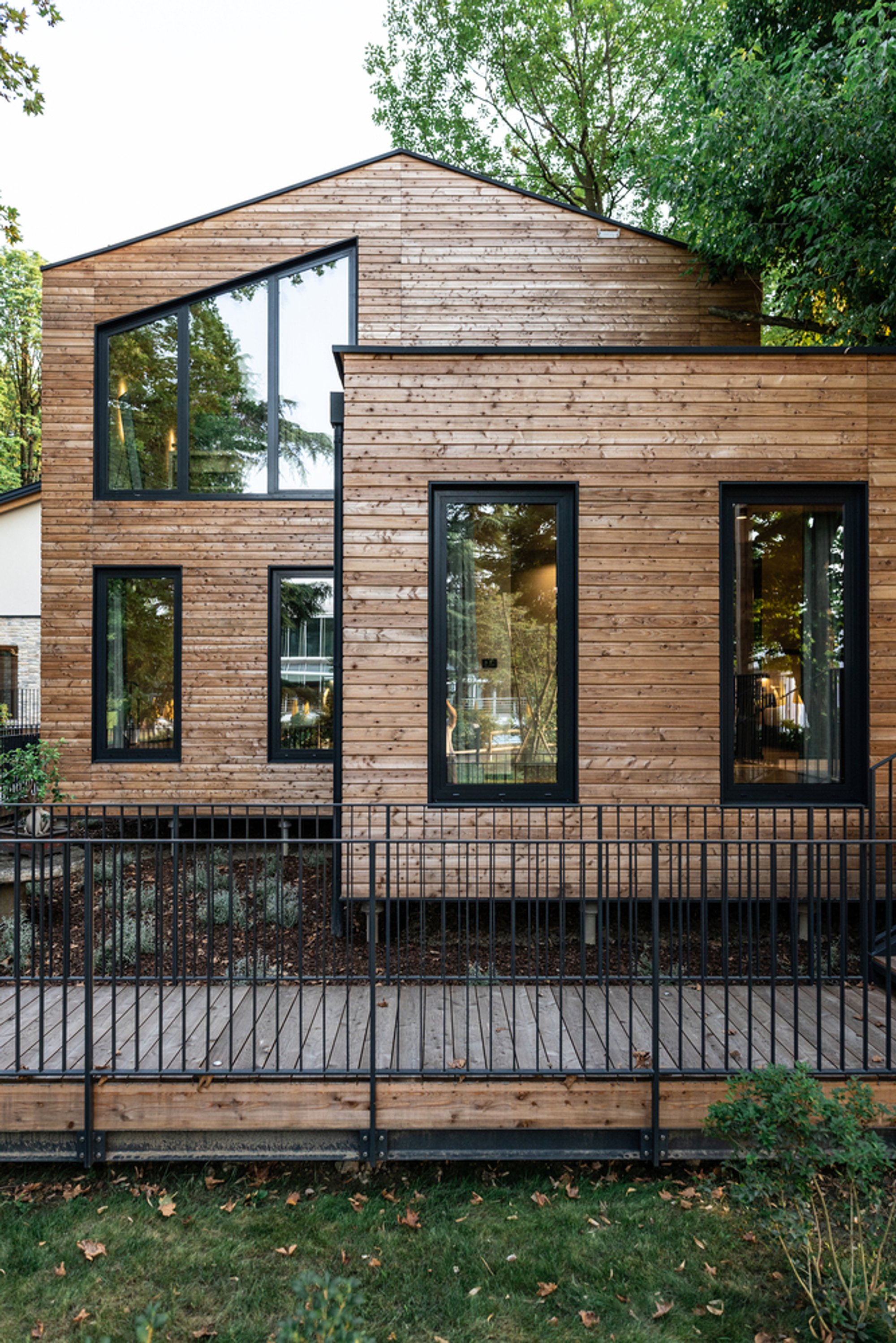 Sustainable Architecture in Italy: The Preistoriche Green Lodge by Studio Apostoli