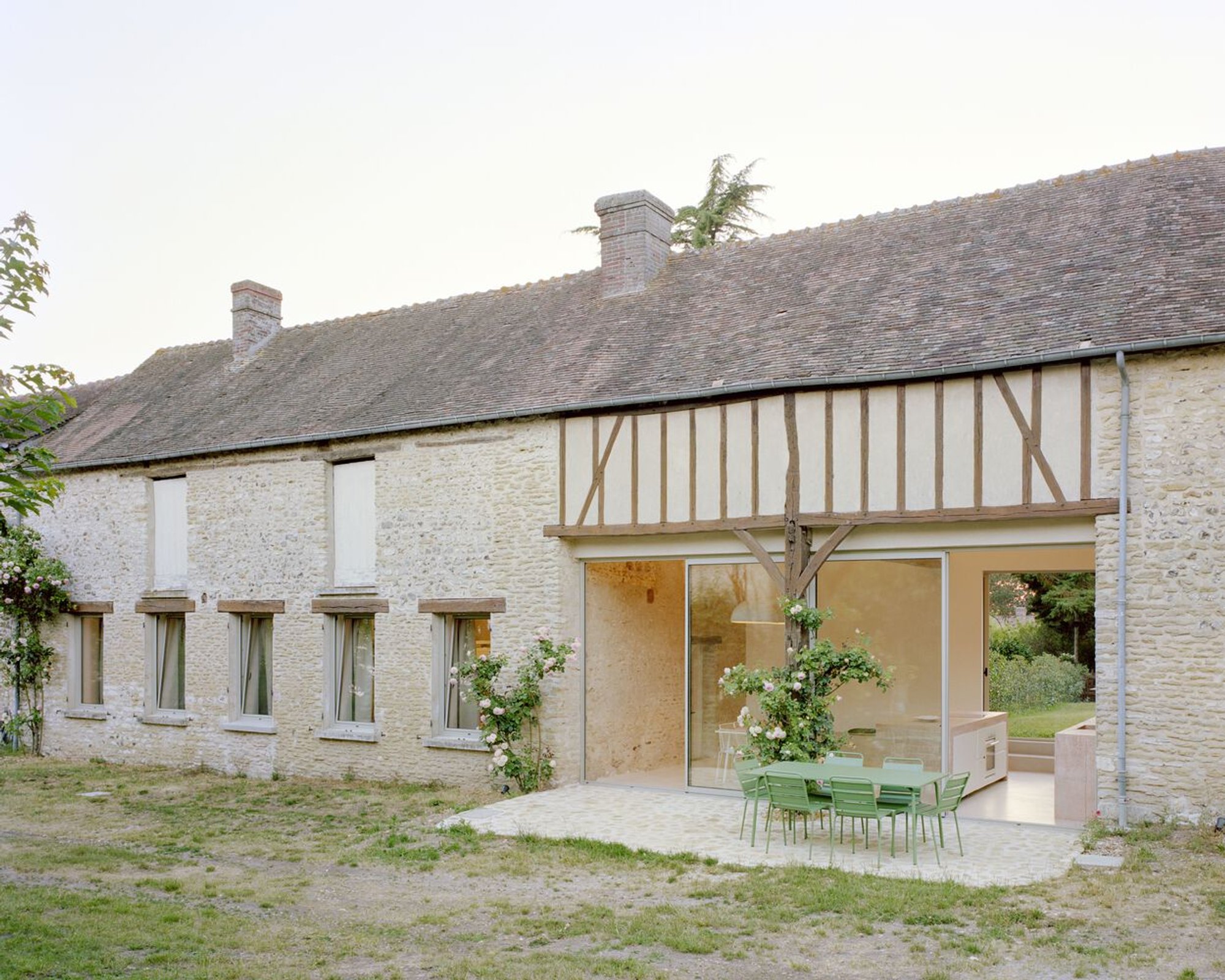 Hécourt House: A Masterpiece of Farmhouse Transformation into a Modern Country House