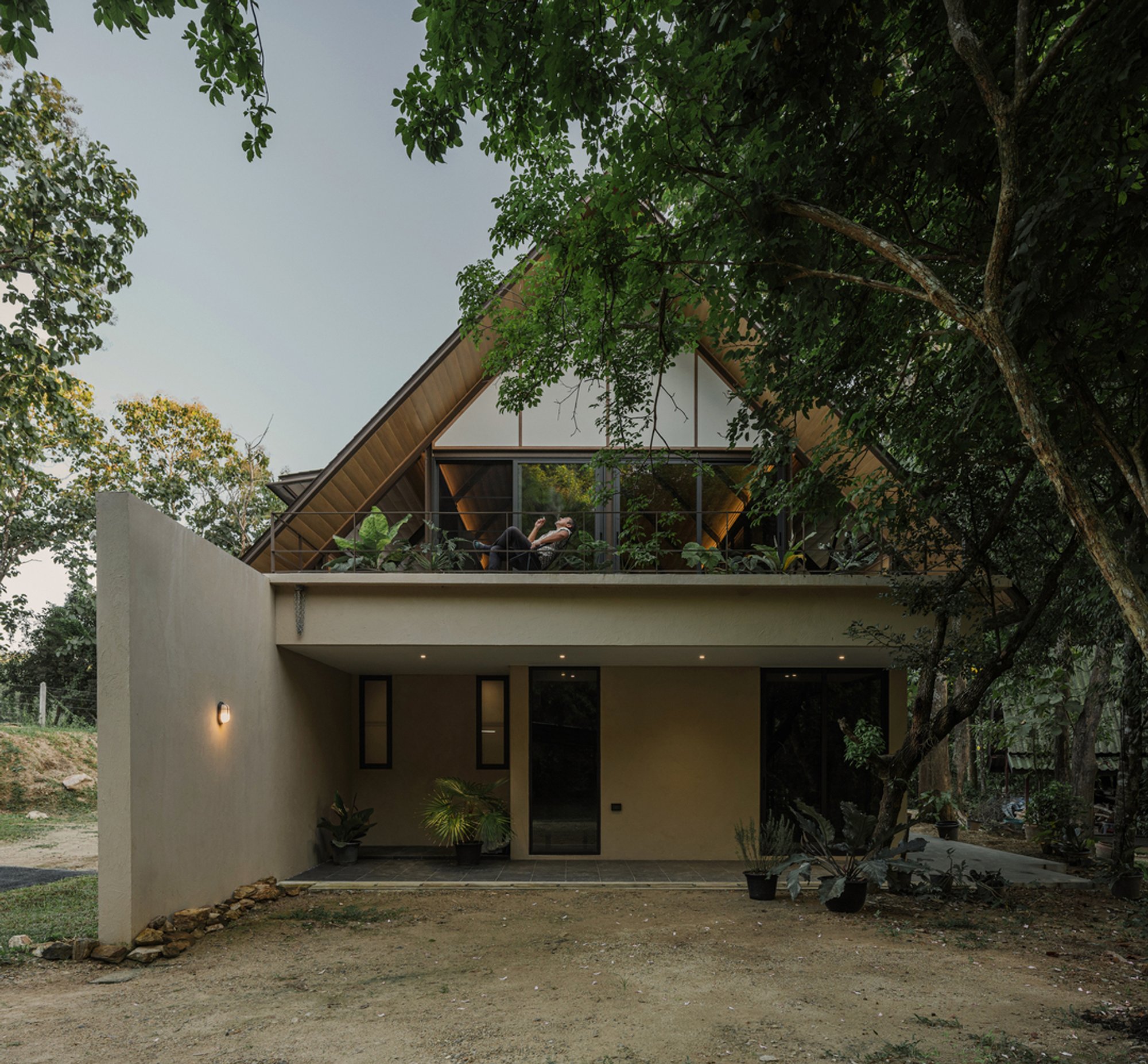 Sustainable Homes in Thailand: Unveiling the Mae Rim House by WOS Architects