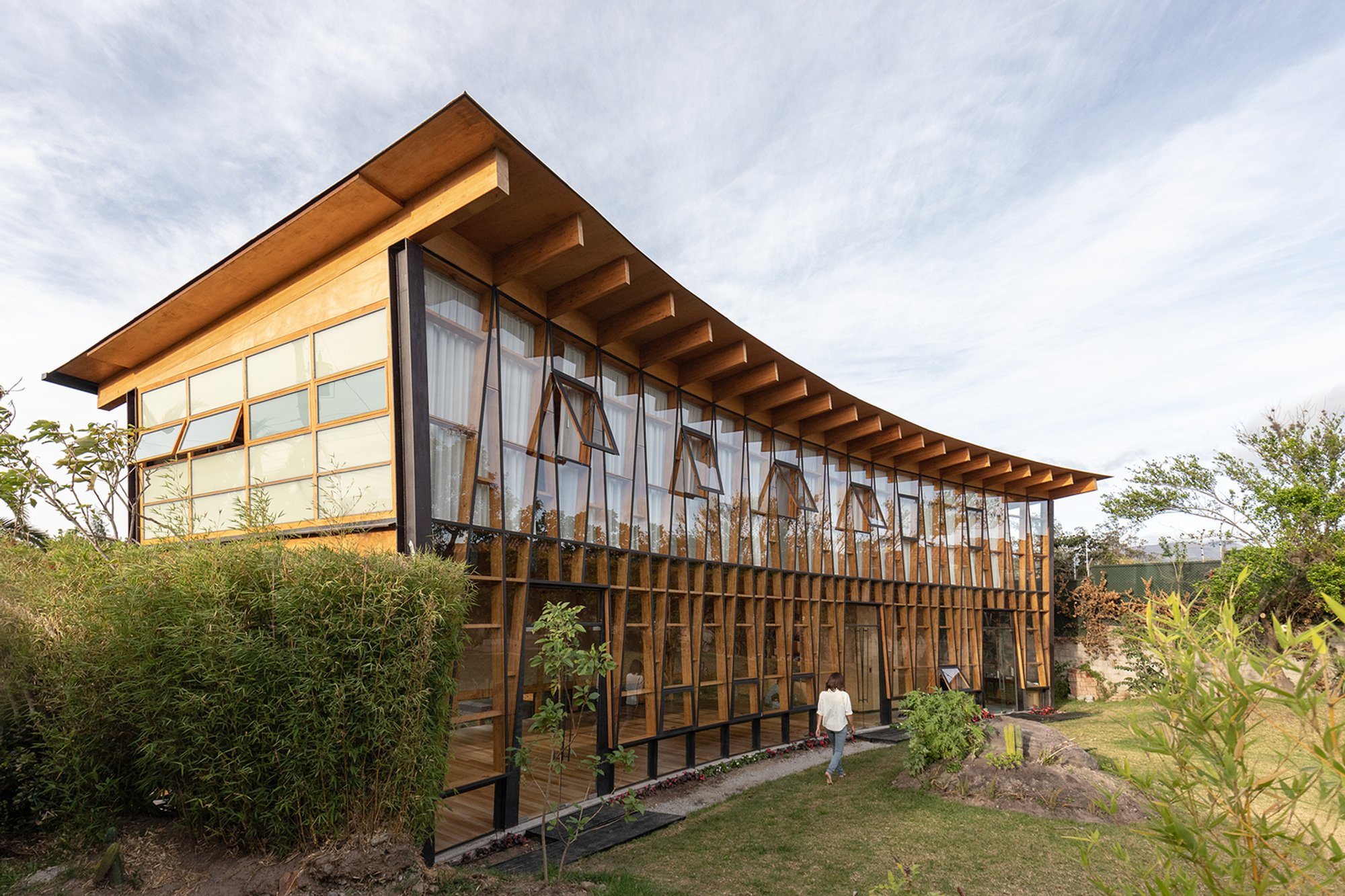 Sustainable Therapeutic Architecture in Ecuador: Ágape Productive Housing by Rama Estudio