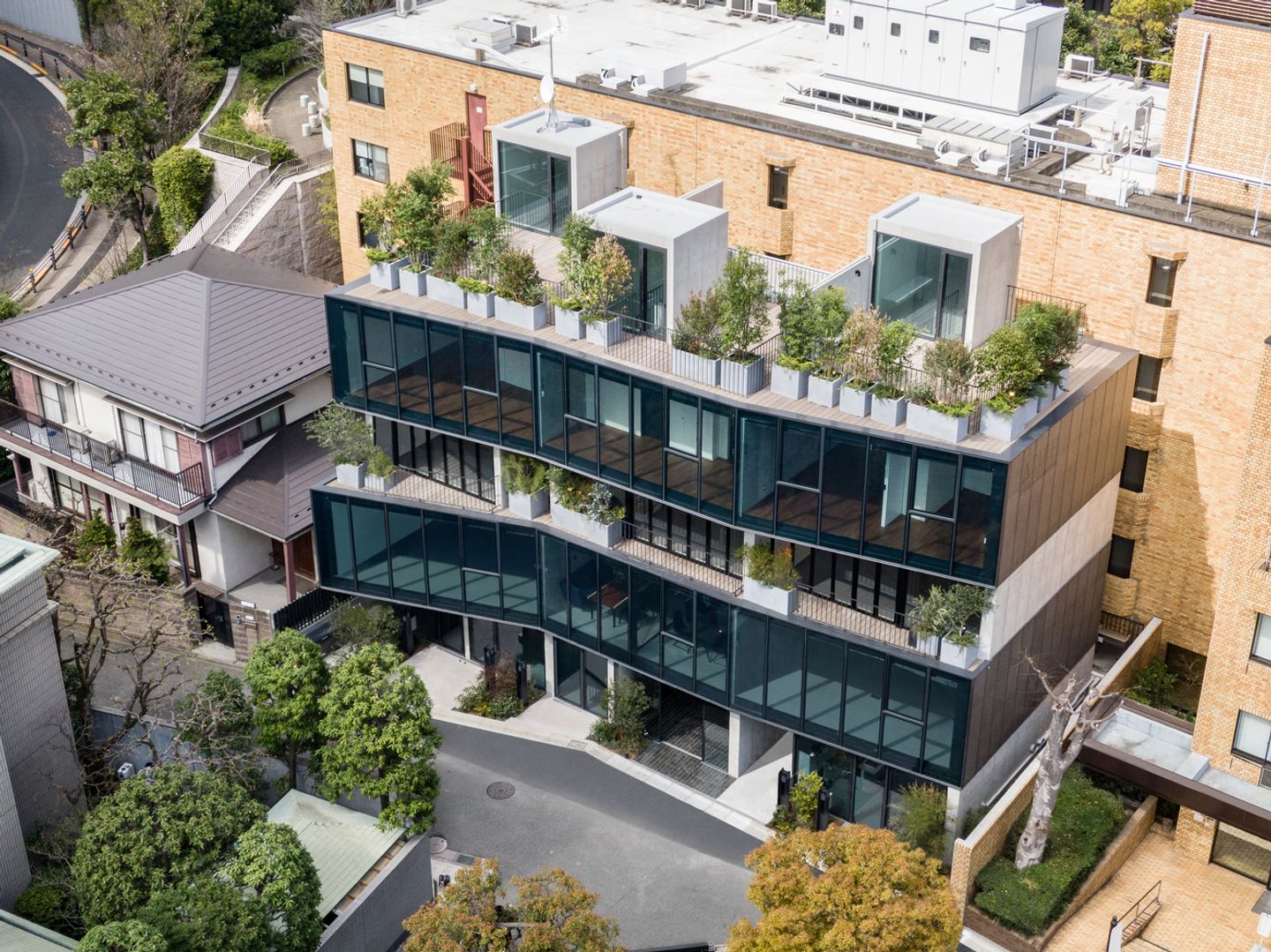 Urban Residential Architecture: Unveiling AUBE Toranomon by