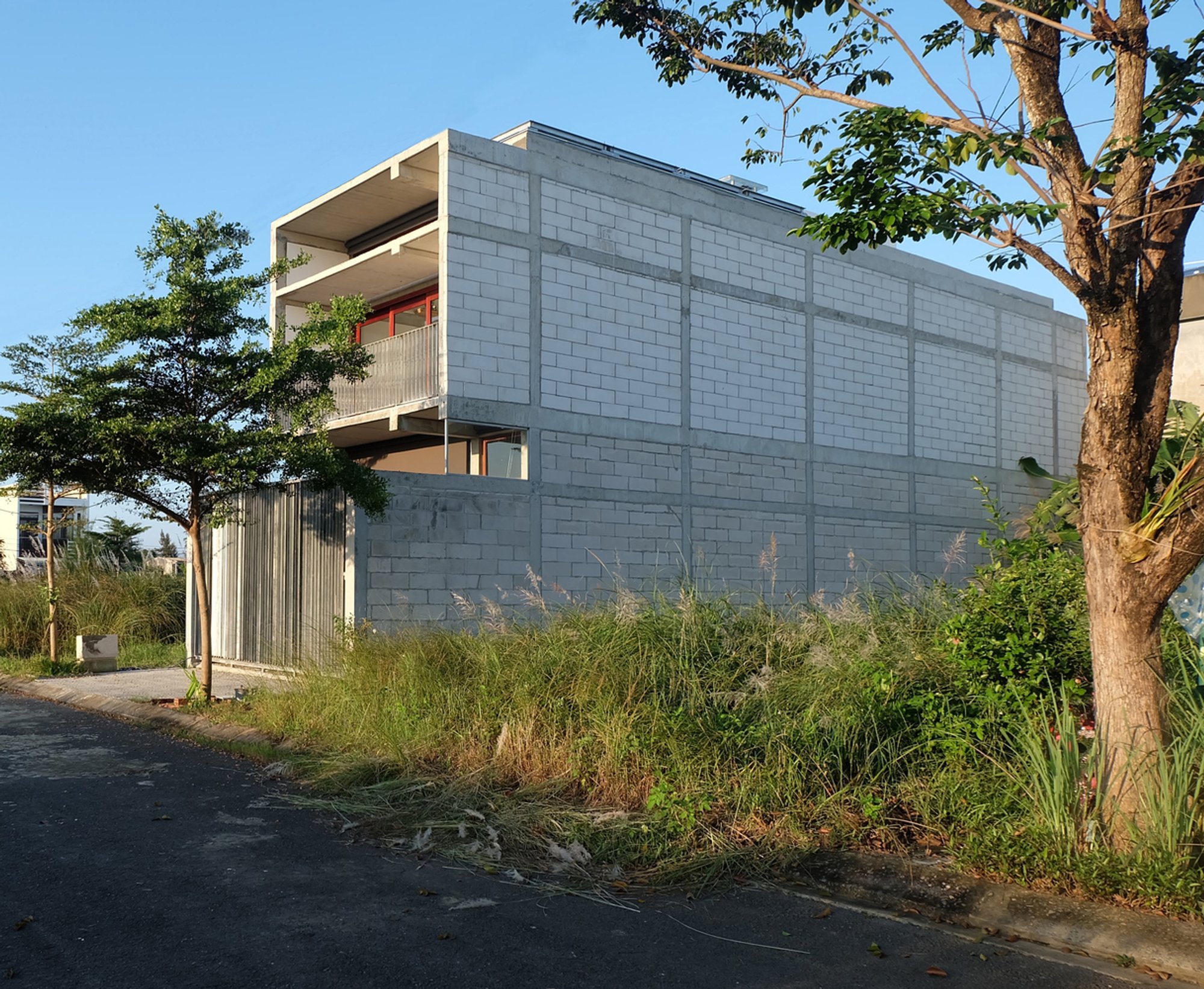 Passive Design Strategies in Tropical Architecture: Maison Piaggio by David Rockwood