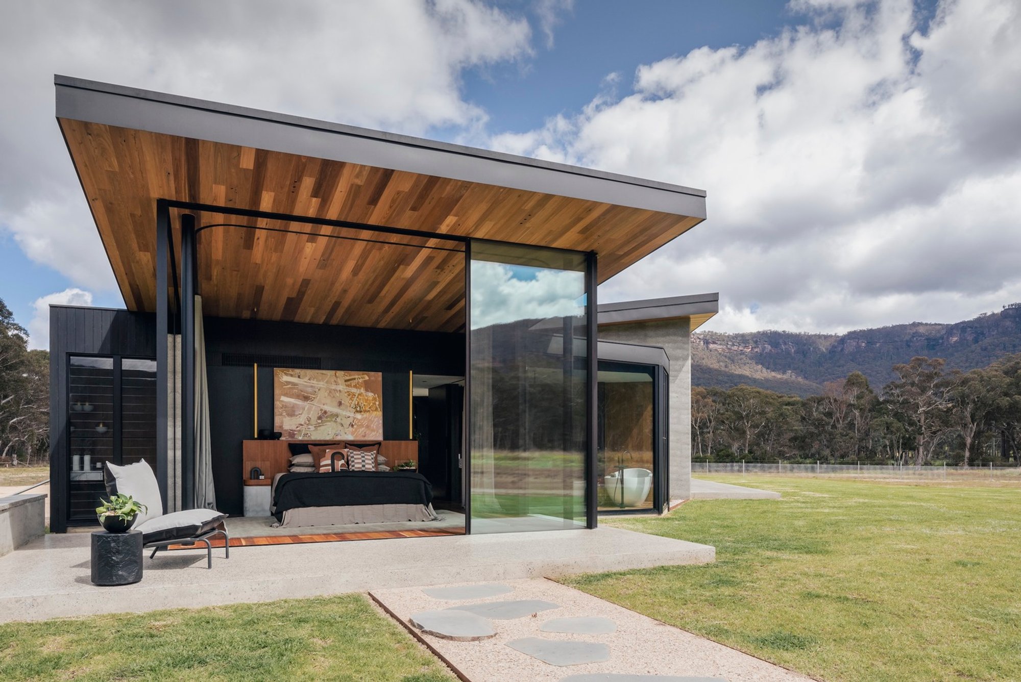 Sustainable Luxury Homes: A Deep Dive into Golden Vale House by J Mammone Architecture