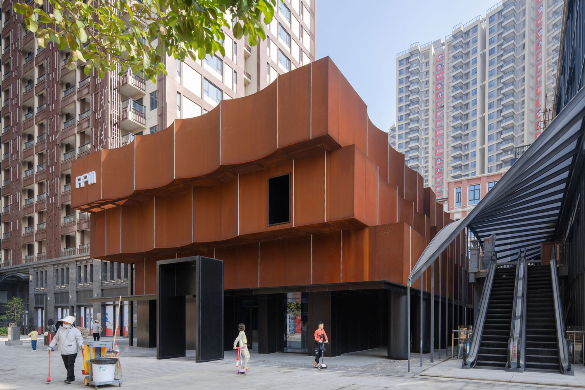Community Art Gallery Renovation: APM Gallery in Haikou by Dazhou And Associates
