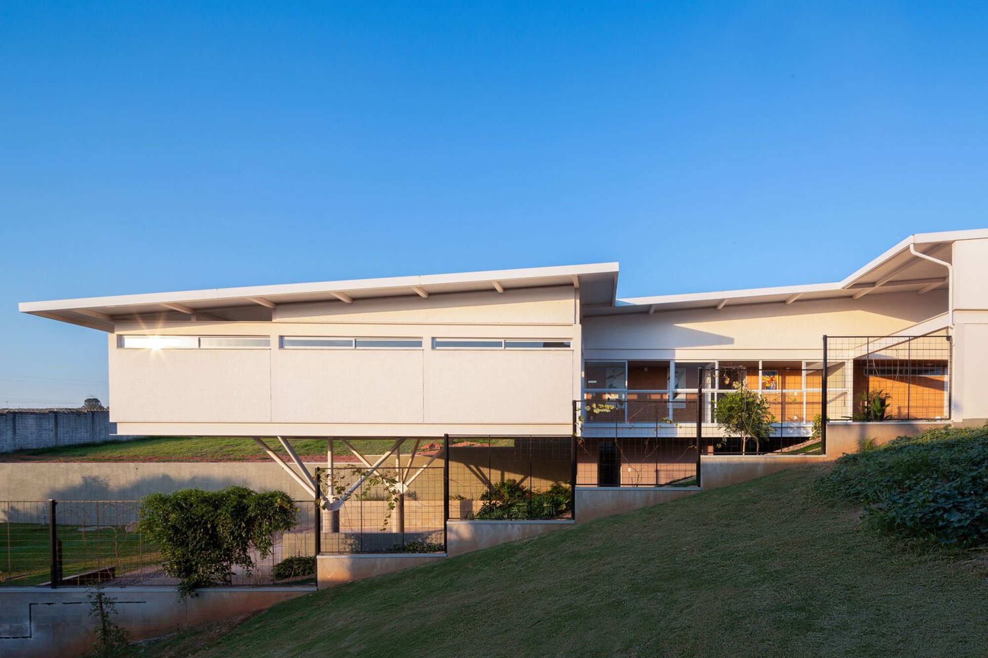 Residência FE: A Masterpiece of Modern Brazilian Architecture