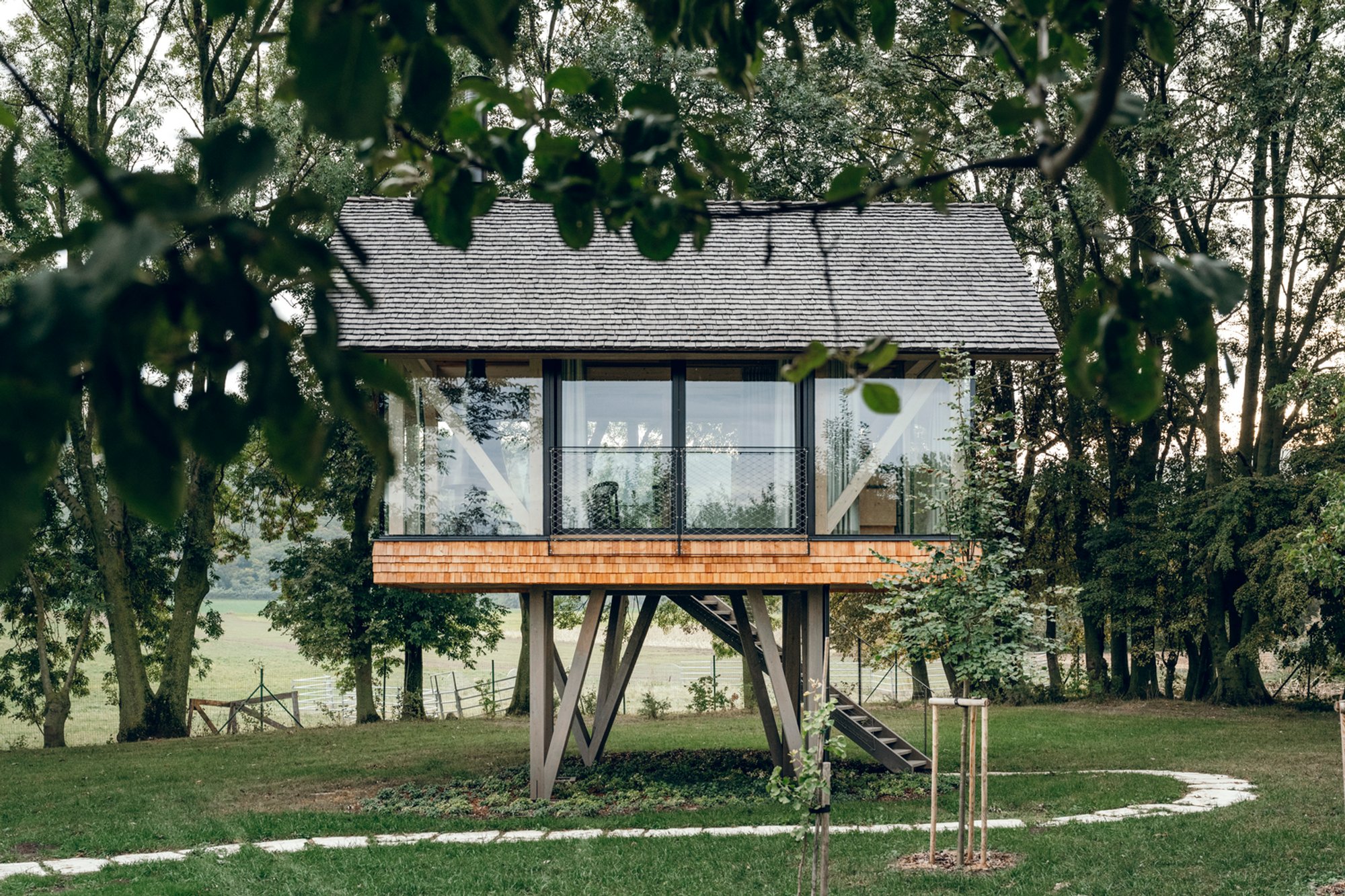 Zen House: A Nature-Integrated Retreat in Hainburg an der Donau by Jan Tyrpekl