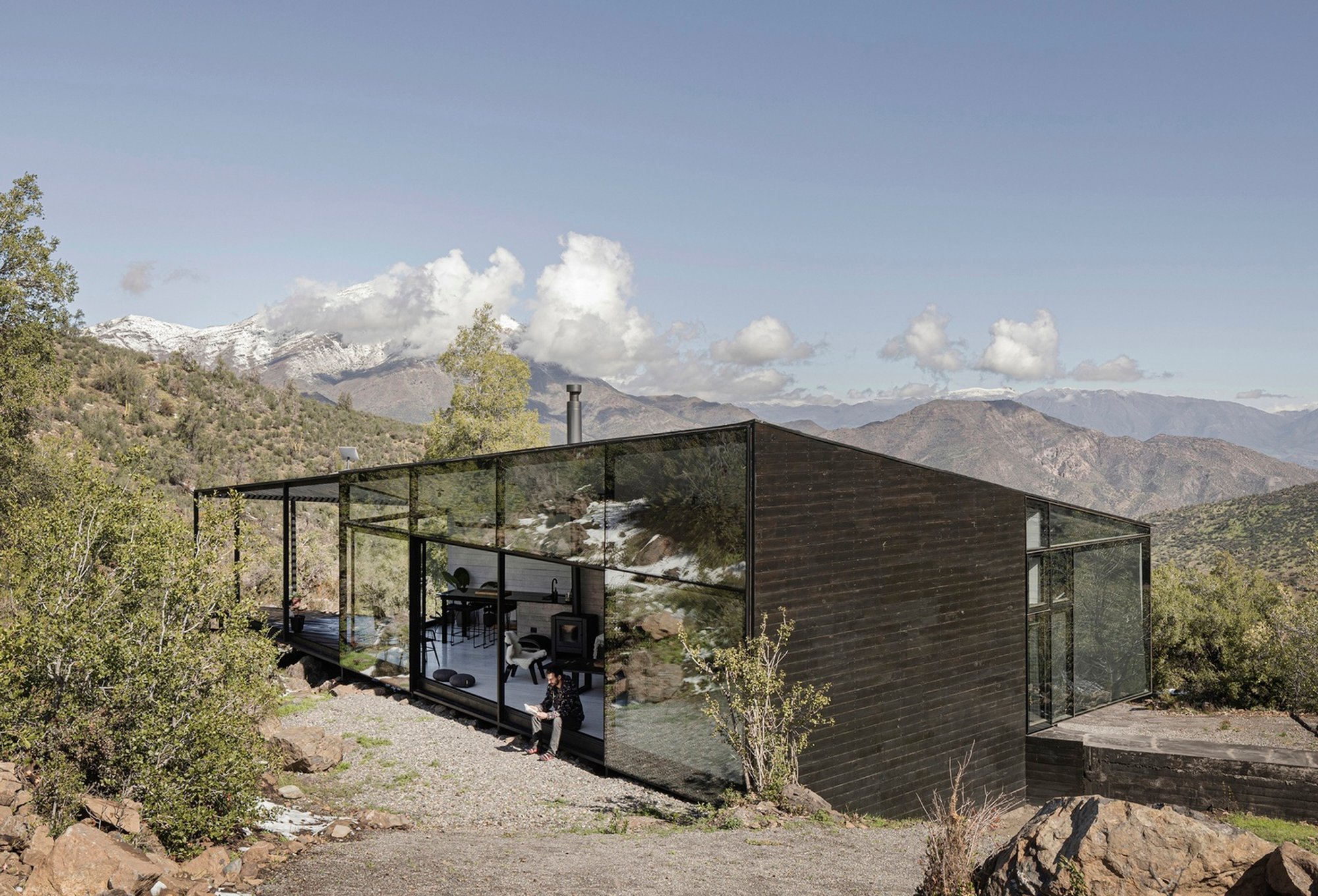 Integrating Nature and Design: The El Montañés House in San Esteban, Chile
