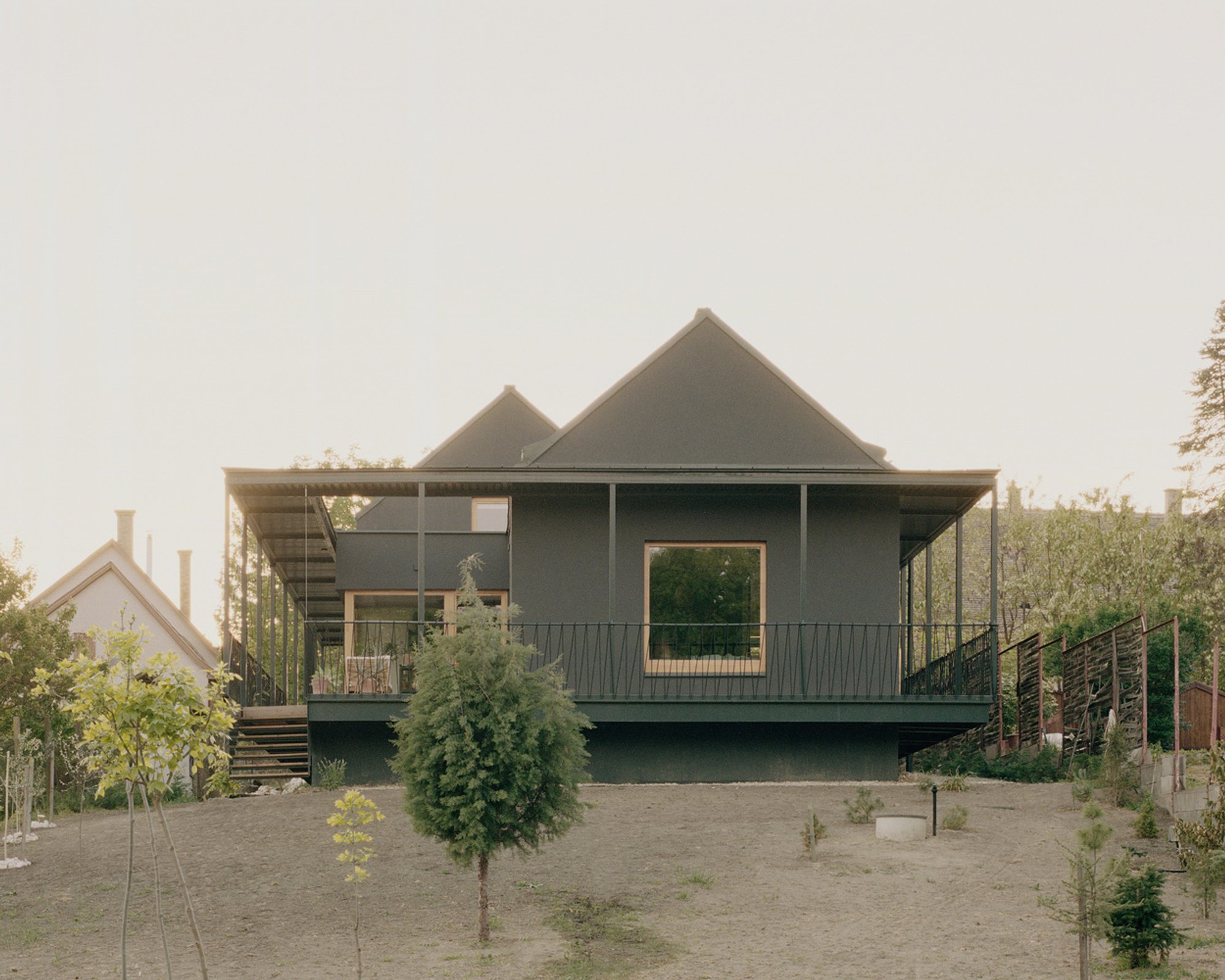 Nature-Inspired Architecture: Frame House by Théque Atelier