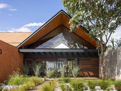 Papillon House by Yi Arquitetos: A Harmonious Blend of Tradition and Modernity