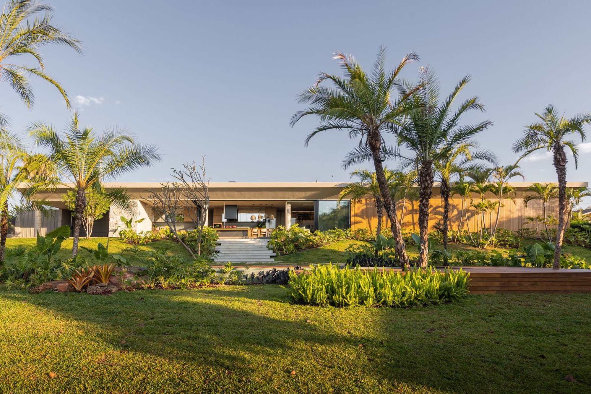 MCZ House: A Paradigm of Modern House Design by NIU Arquitetura e Construção