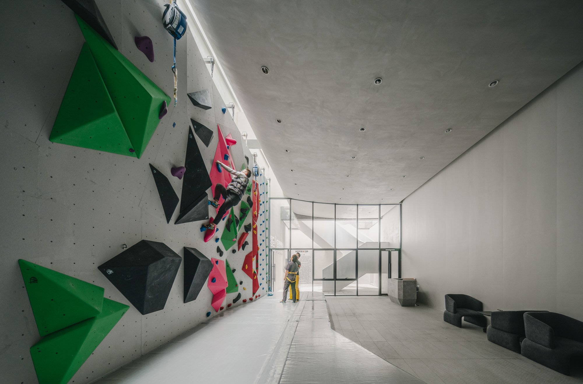 Innovative Art Gallery Design in Beijing: HERmit Space-Beijing MAHA Art Gallery by RSAA/Büro Ziyu Zhuang