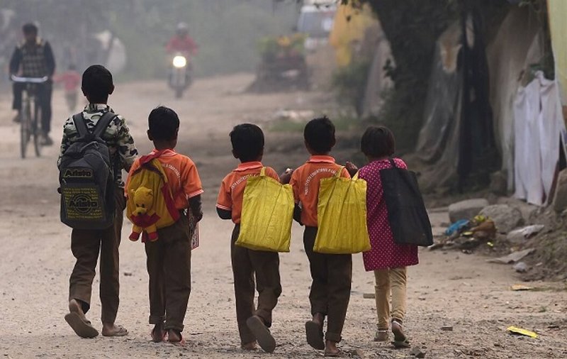 Poor children going to school driven through dreams to change their world.&nbsp; &nbsp; &nbsp; &nbsp; &nbsp;<i> credits-</i> <i>srilankagaurdian</i>&nbsp;