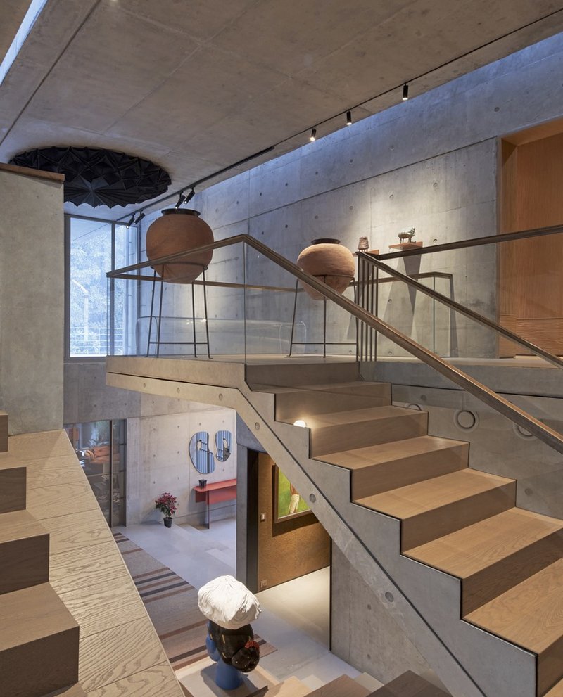 All photographs are works of&nbsp;Edmund Sumner, Ashish Sahi, Mayank Sharma, Sergio Ghetti, Matra