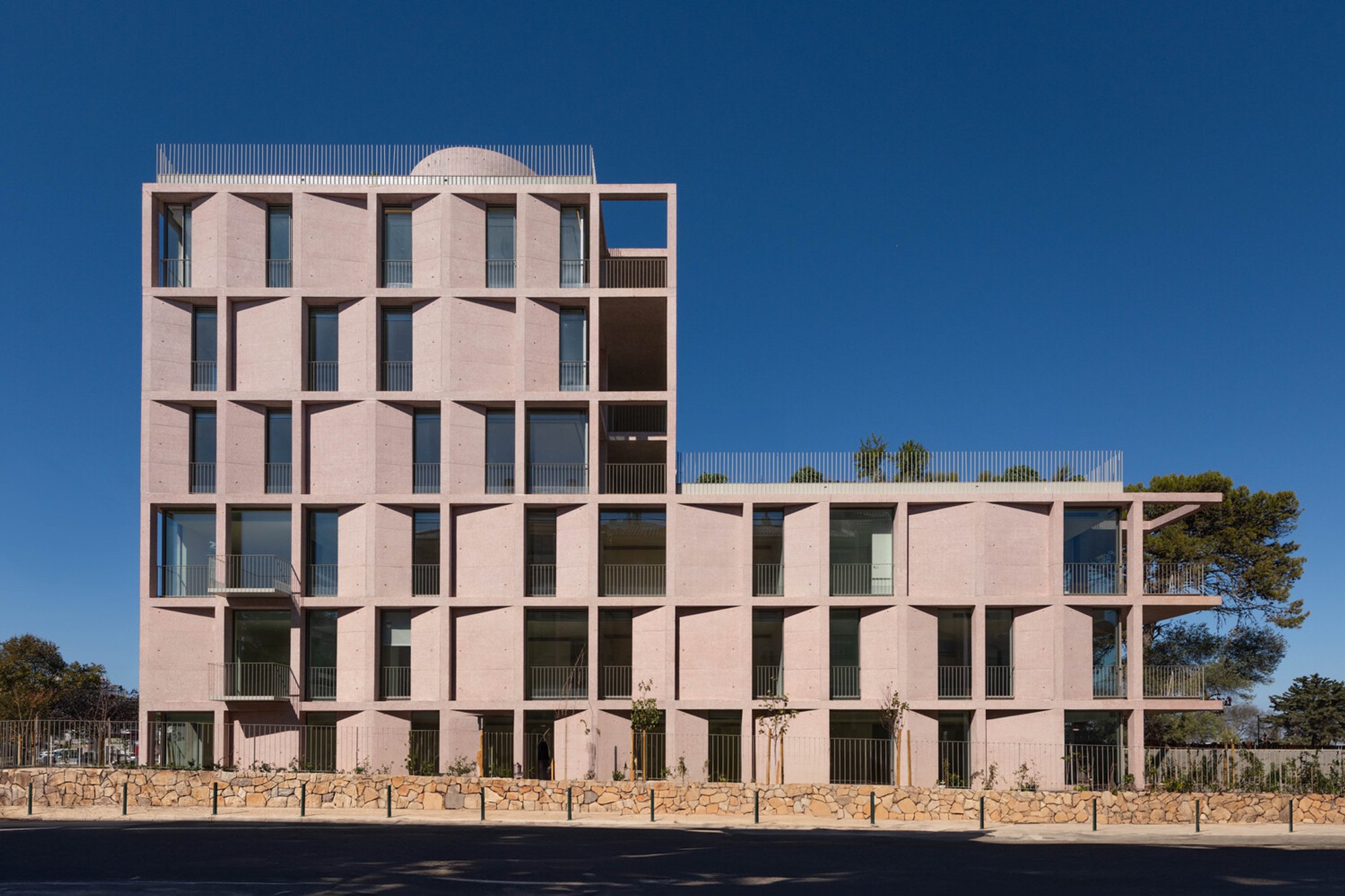 Housing Building in Cascais by Atelier AAVV: A Contemporary Concrete Apartment Building Rooted in Place