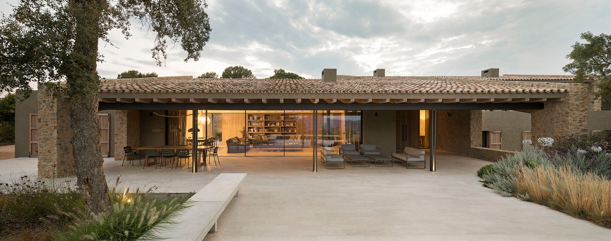 House in Costa Brava by GCA Architectes: A Harmonious Dialogue Between Architecture and Landscape