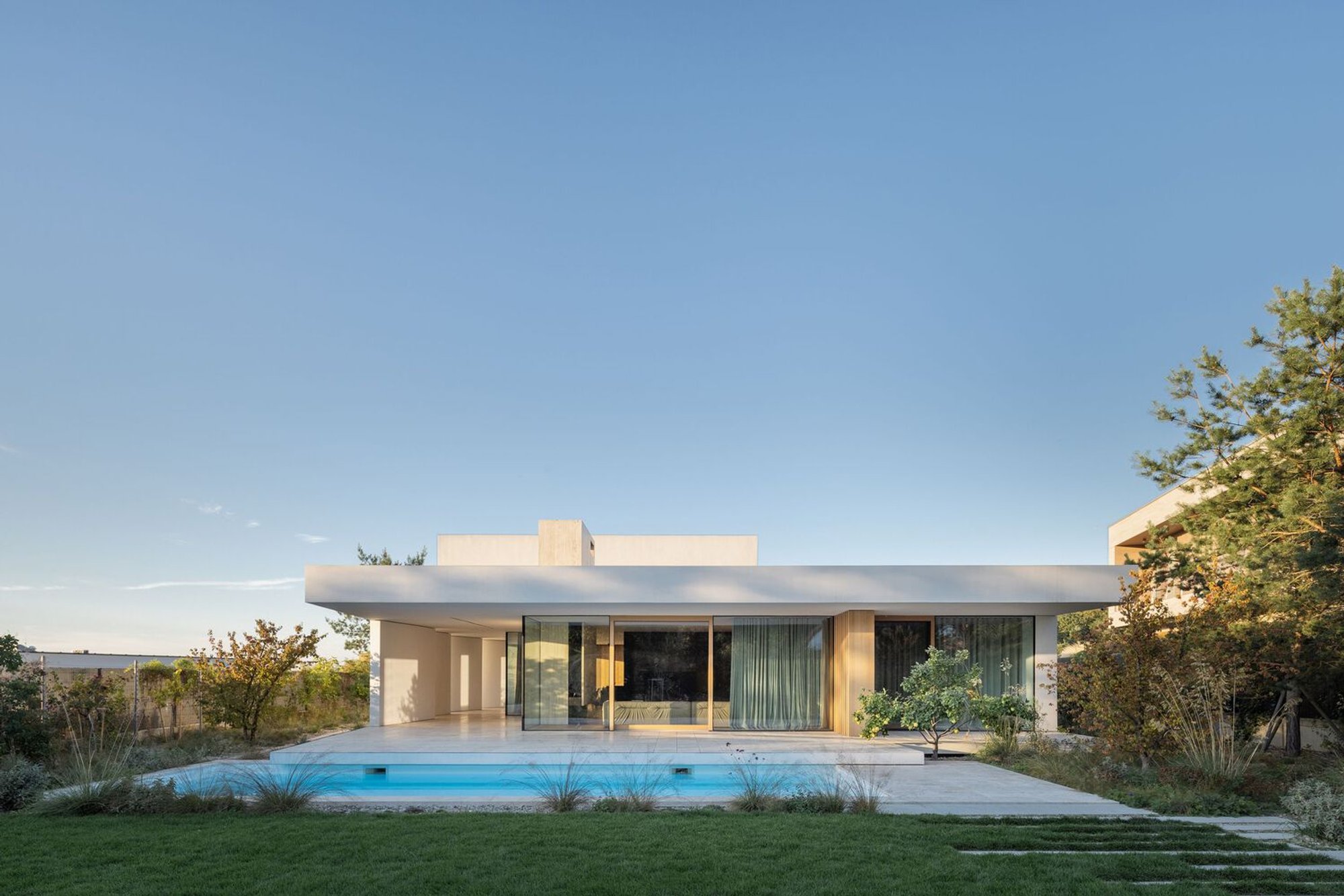 Courtyard House Design in Slovakia: House with Gills by beef architekti