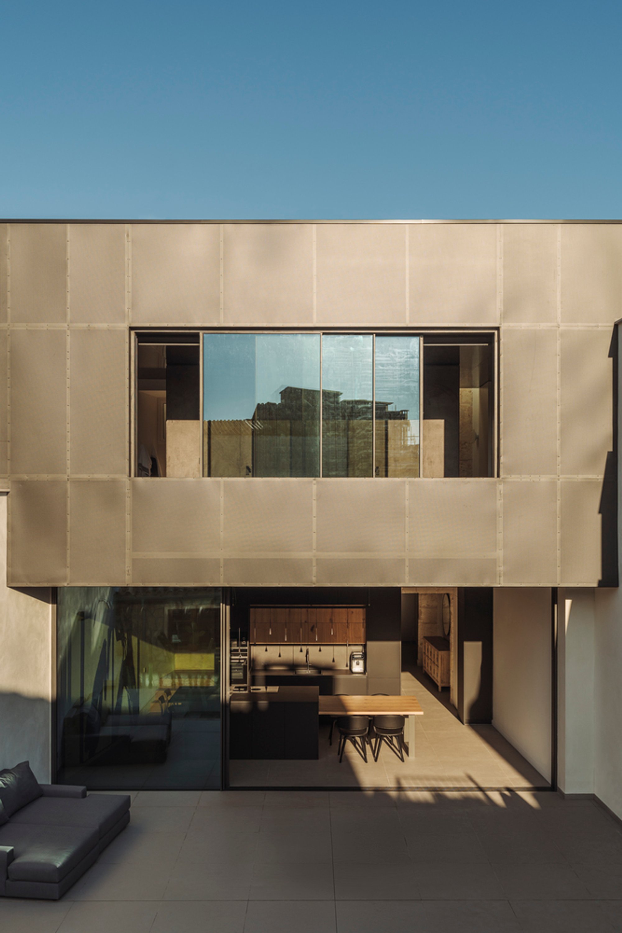 Casa Interstici by NØRA Studio: A Contemporary Renovation Rooted in Tradition