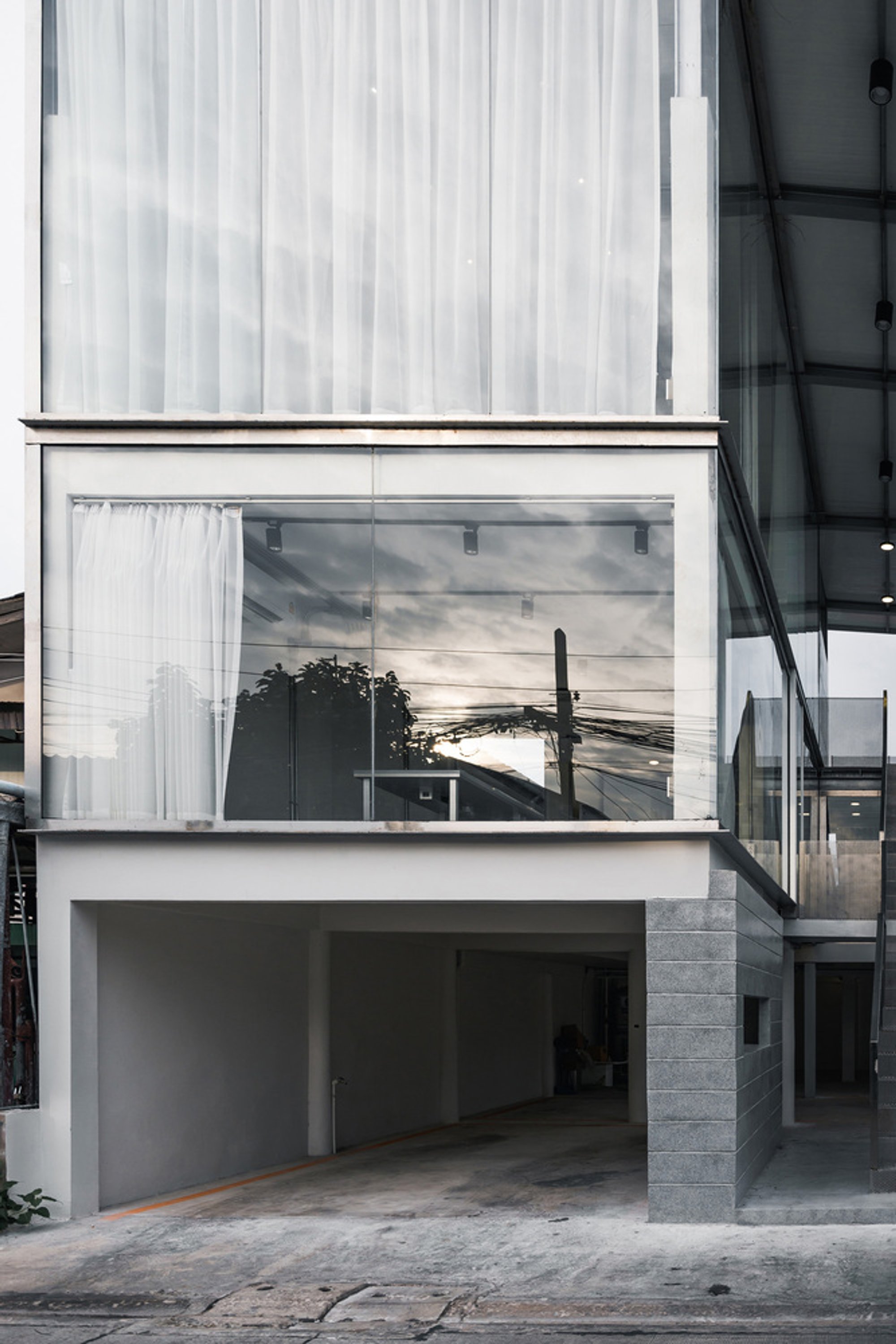 R34 Office Space by TO.COLLECTOR: A Thoughtful Transformation of a Corner Residence in Bangkok