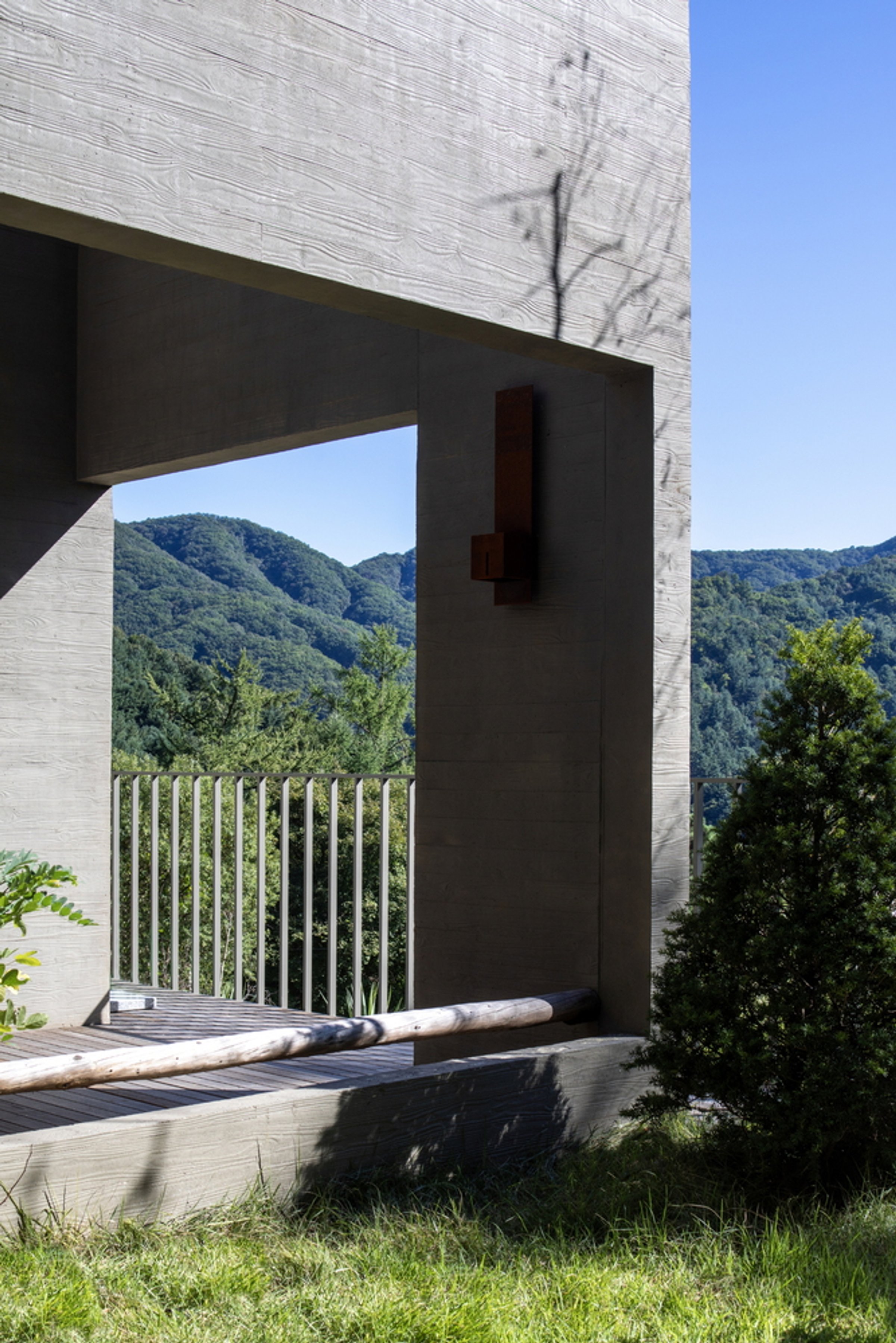 Modern Hillside House in South Korea: Ooort House by 100A