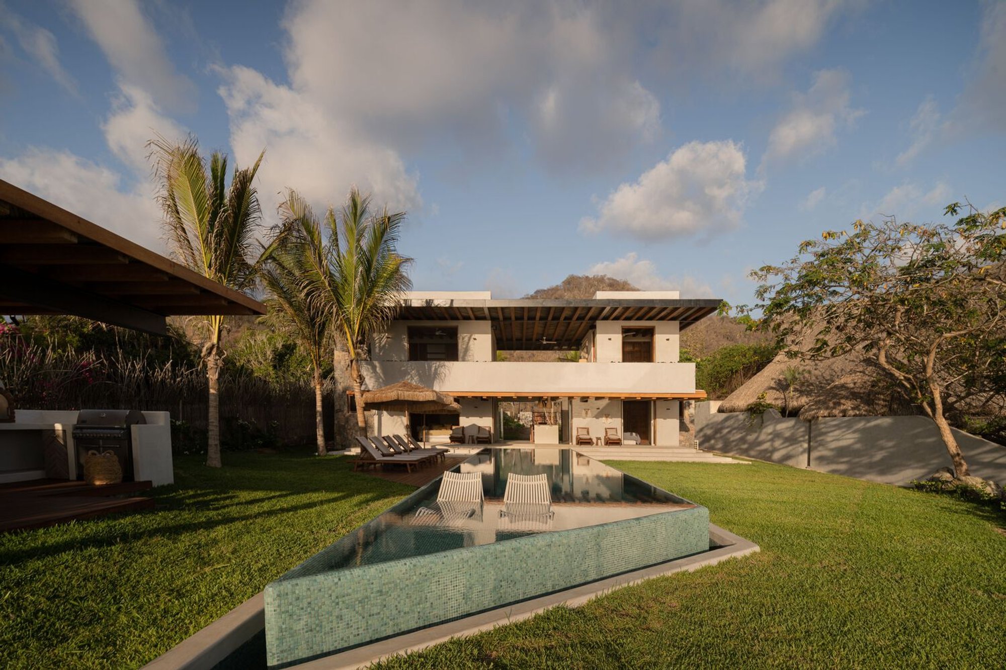 Taloel House by Zozaya Arquitectos: A Tropical Retreat Designed for Efficiency and Comfort