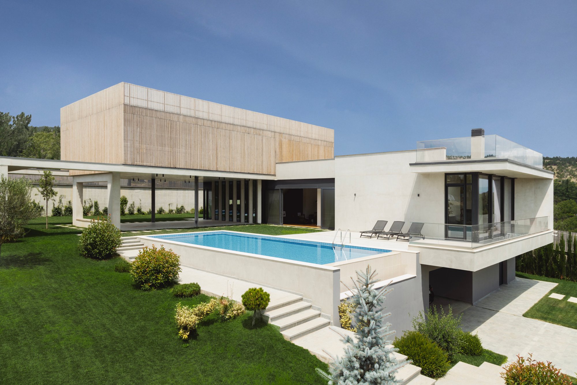 House Around the Tree by TIMM: A Contemporary Tree-Centric Residence in Tbilisi
