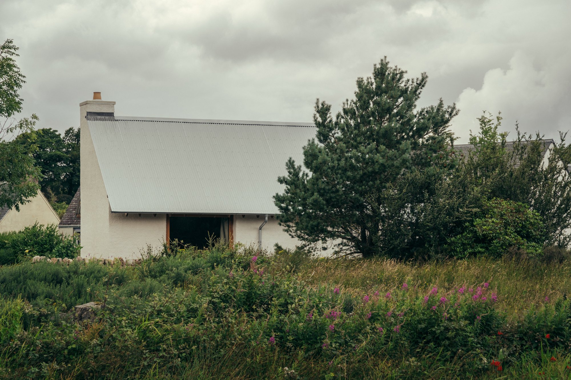 Iorram Cottage by Baillie Baillie Architects: A Showcase of Sustainable Scottish Cottage Architecture