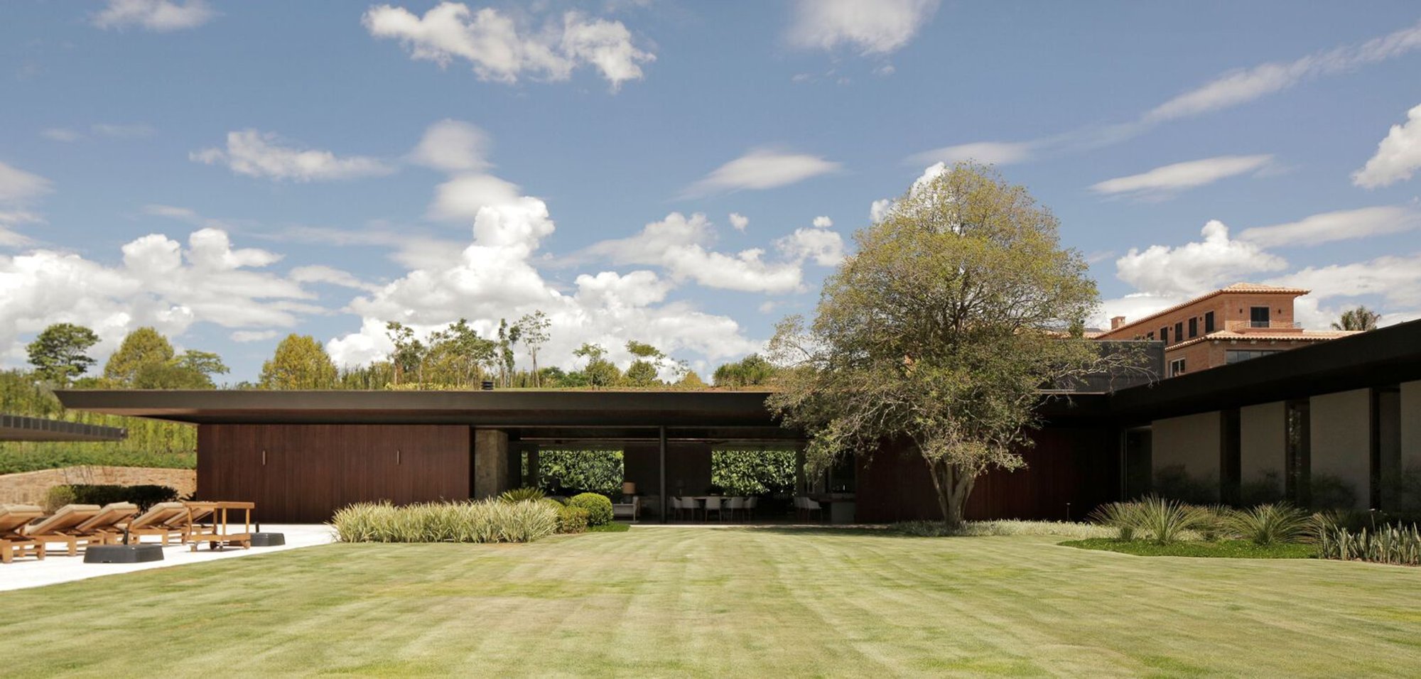 SSR Sombreiros House by Gálvez & Márton Arquitetura