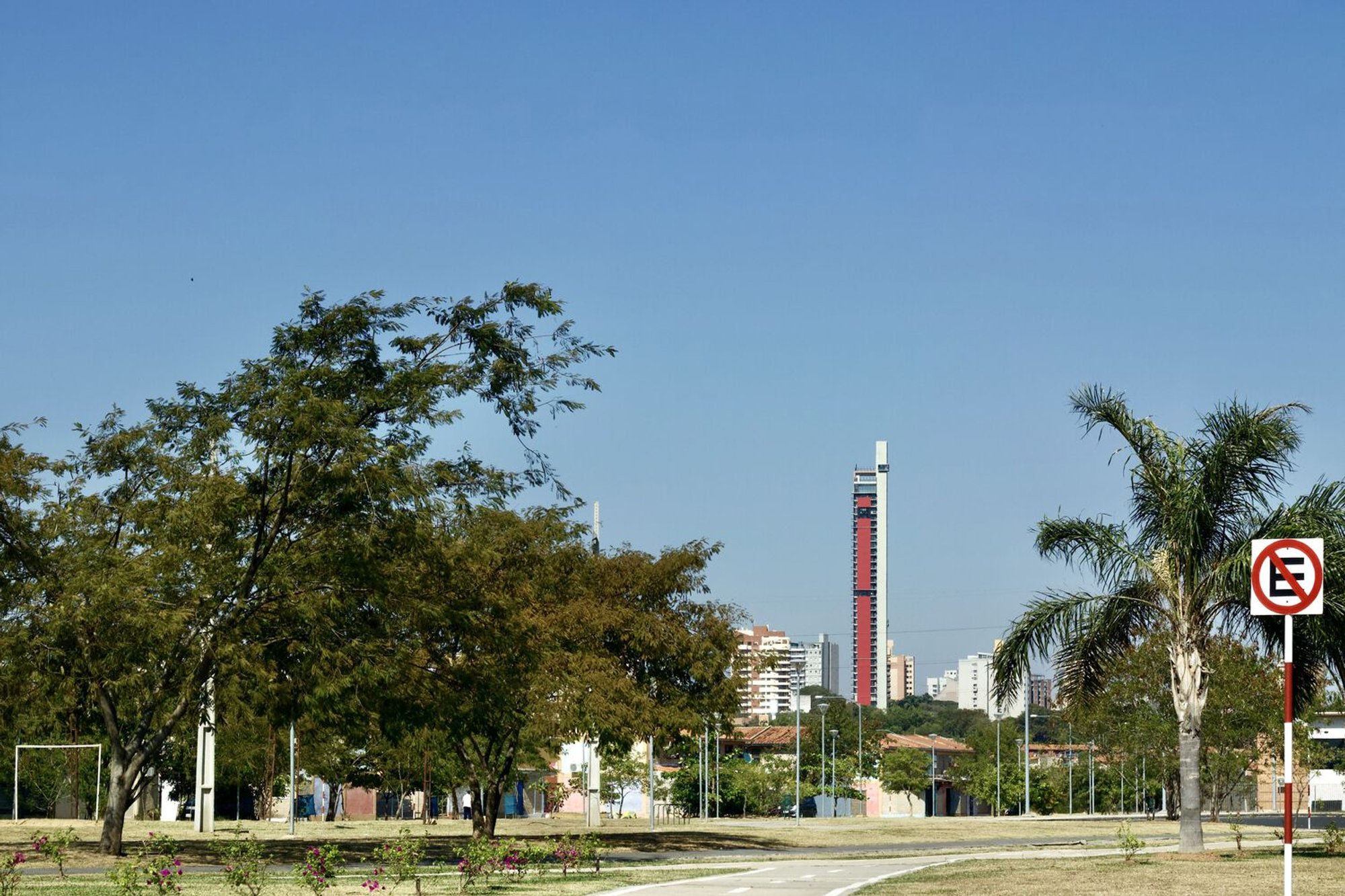ICONO Tower by Arquitecto Carlos A. Jiménez + EST Arquitectura SRL: A Vertical Landmark in Asunción